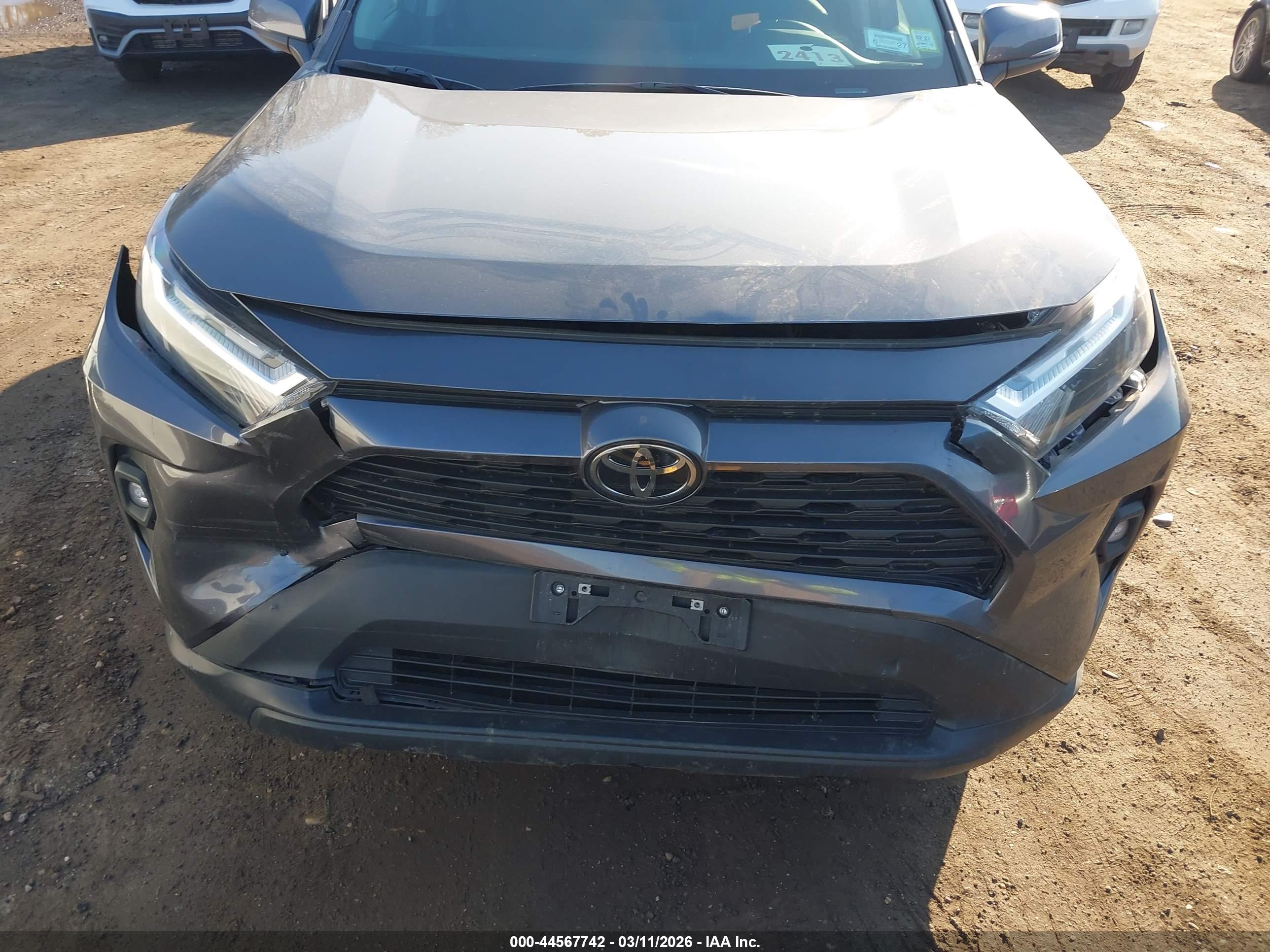 TOYOTA RAV4 image 6