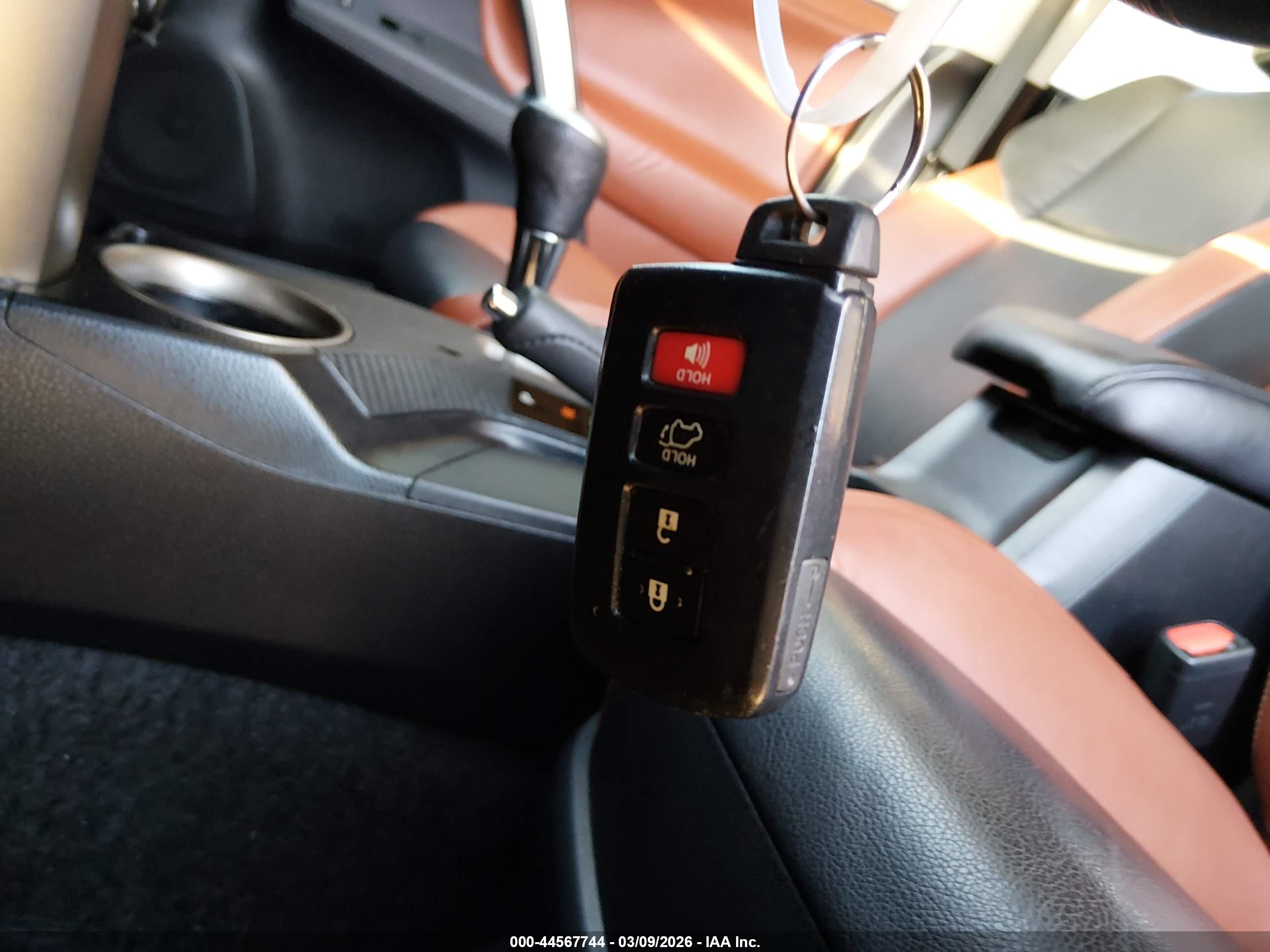 TOYOTA RAV4 image 11
