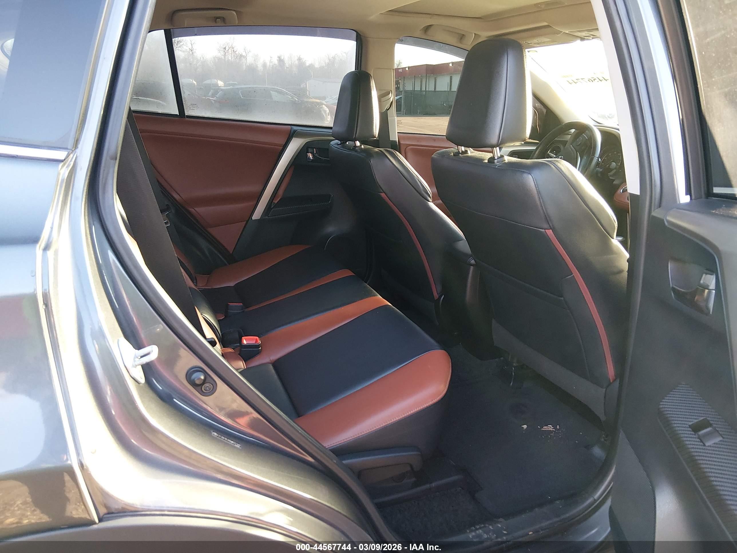 TOYOTA RAV4 image 8