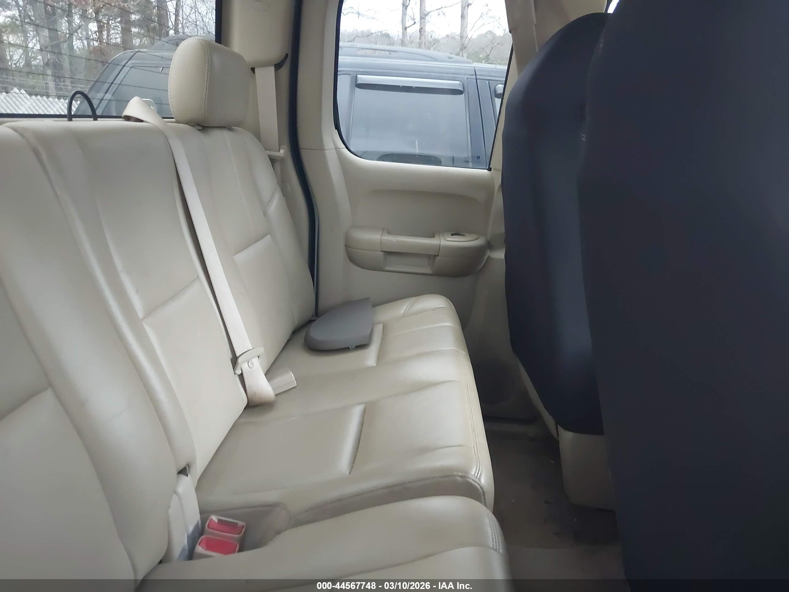 CHEVROLET SILVERADO image 8