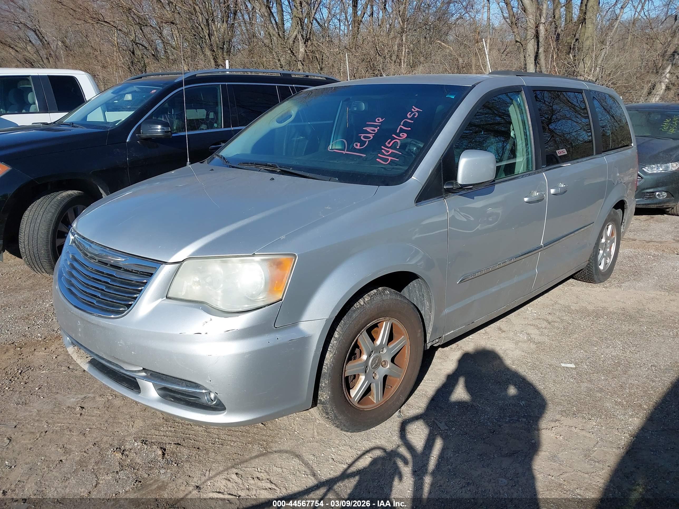 CHRYSLER TOWN image 2