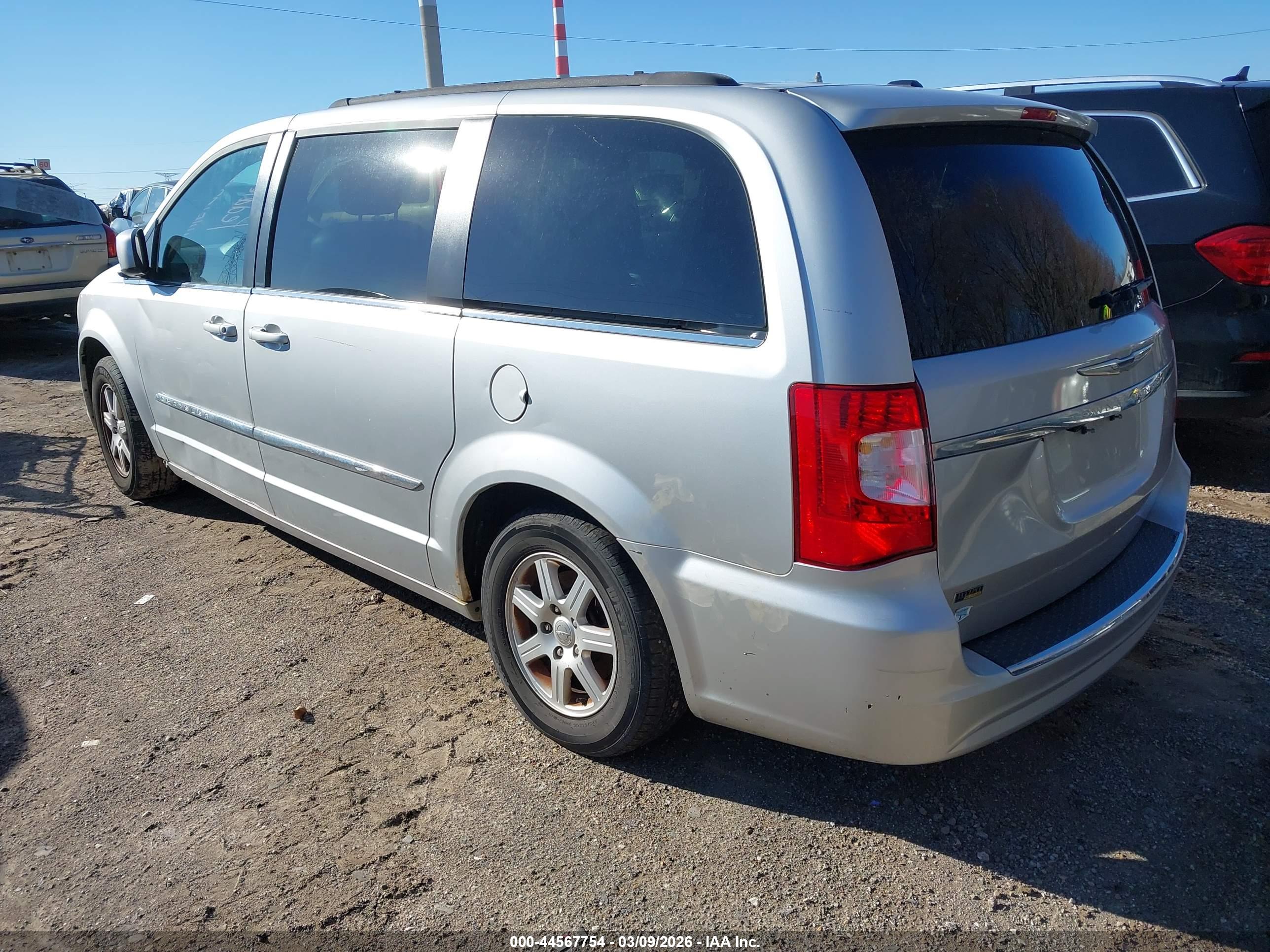 CHRYSLER TOWN image 3