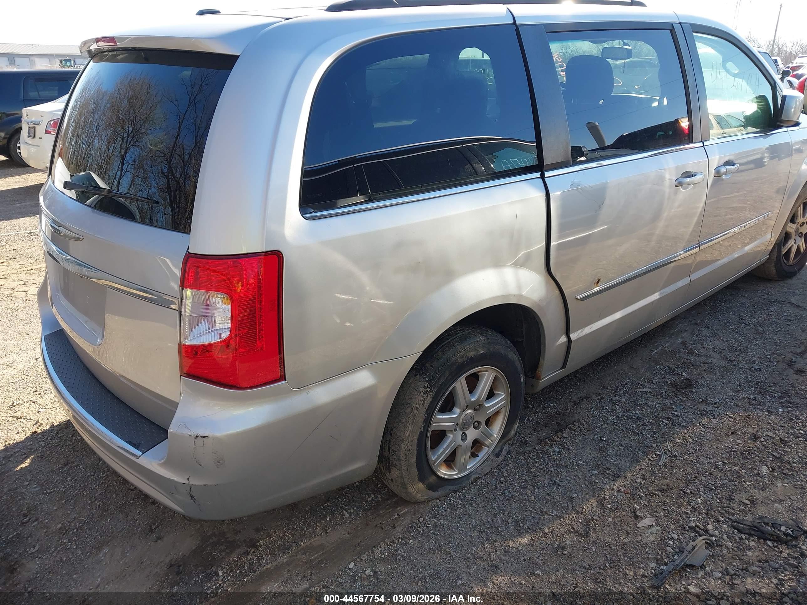 CHRYSLER TOWN image 6