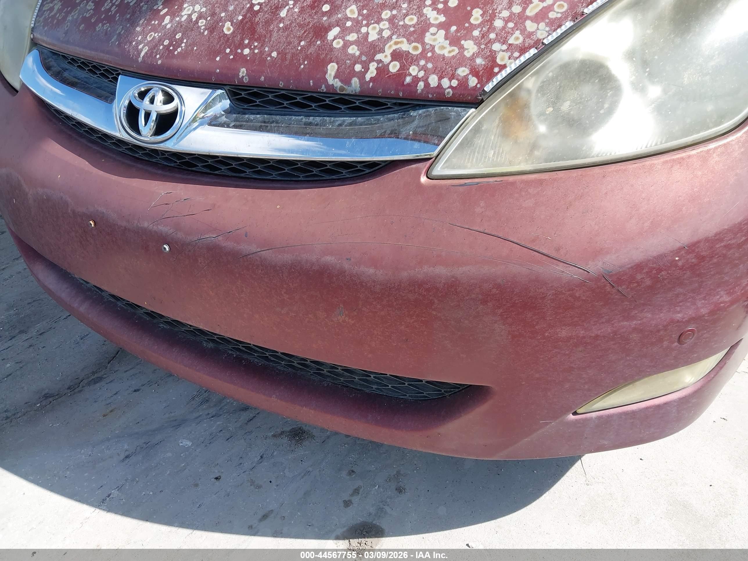 TOYOTA SIENNA image 6