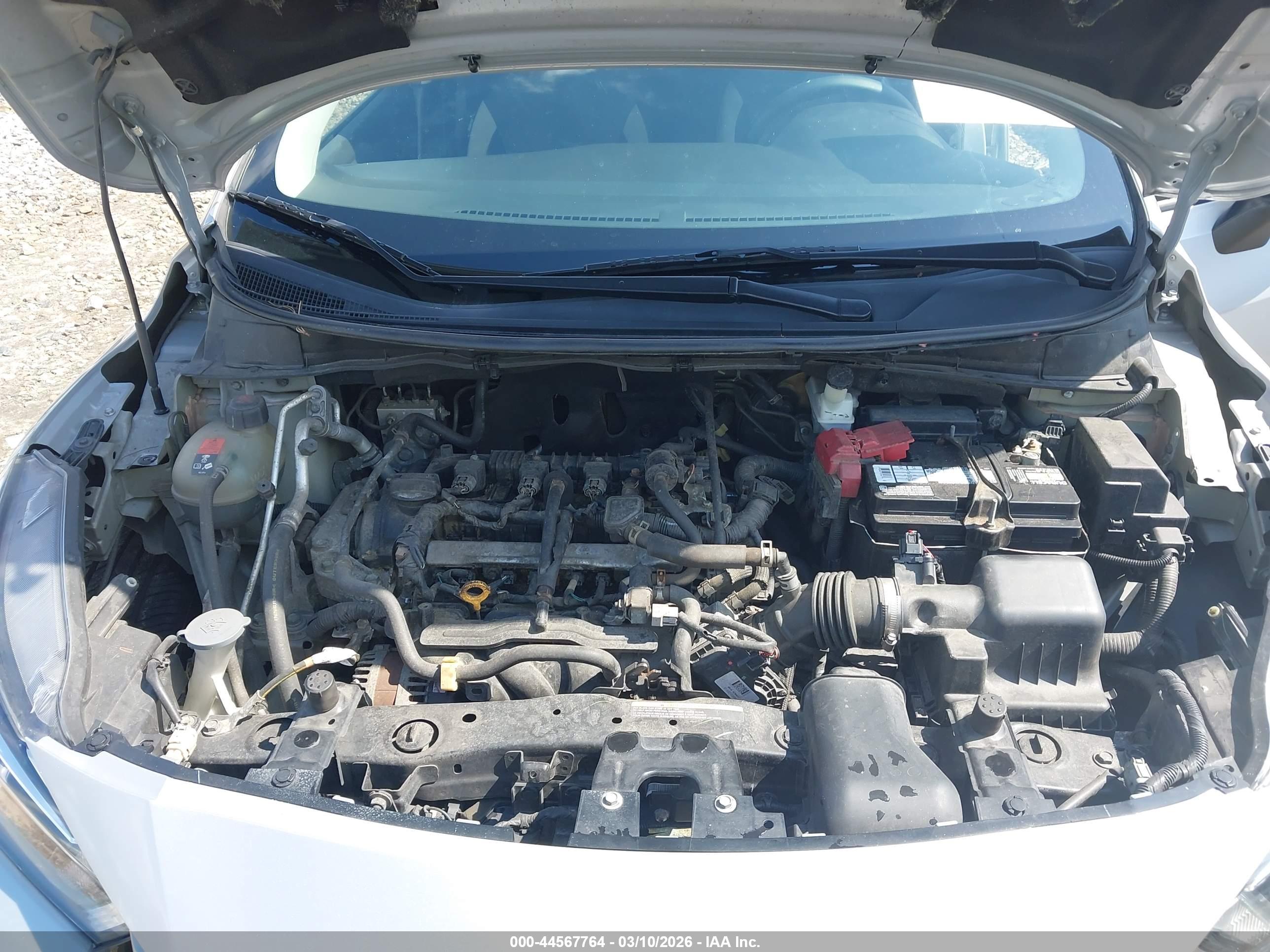 NISSAN VERSA image 10