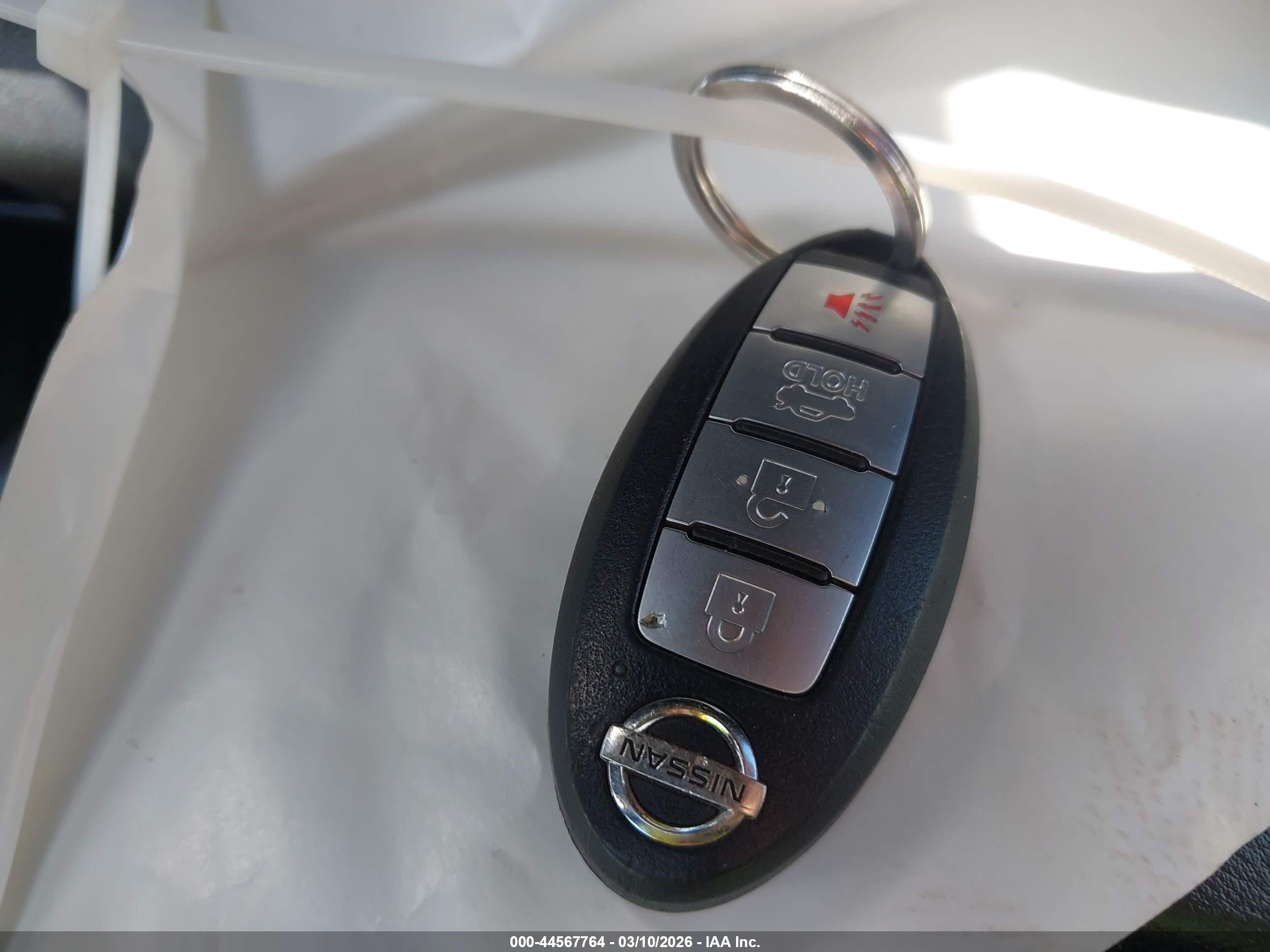 NISSAN VERSA image 11