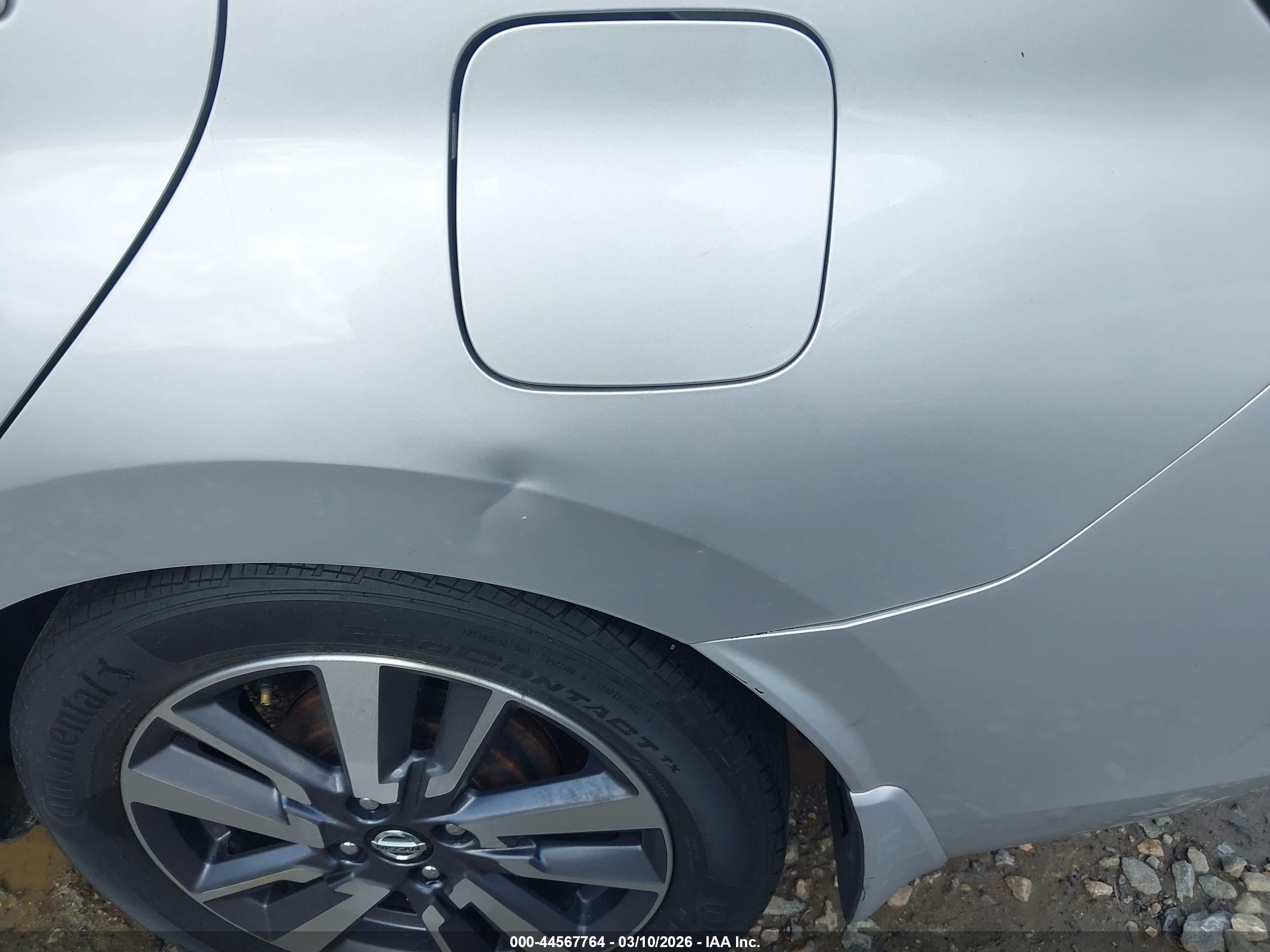 NISSAN VERSA image 6