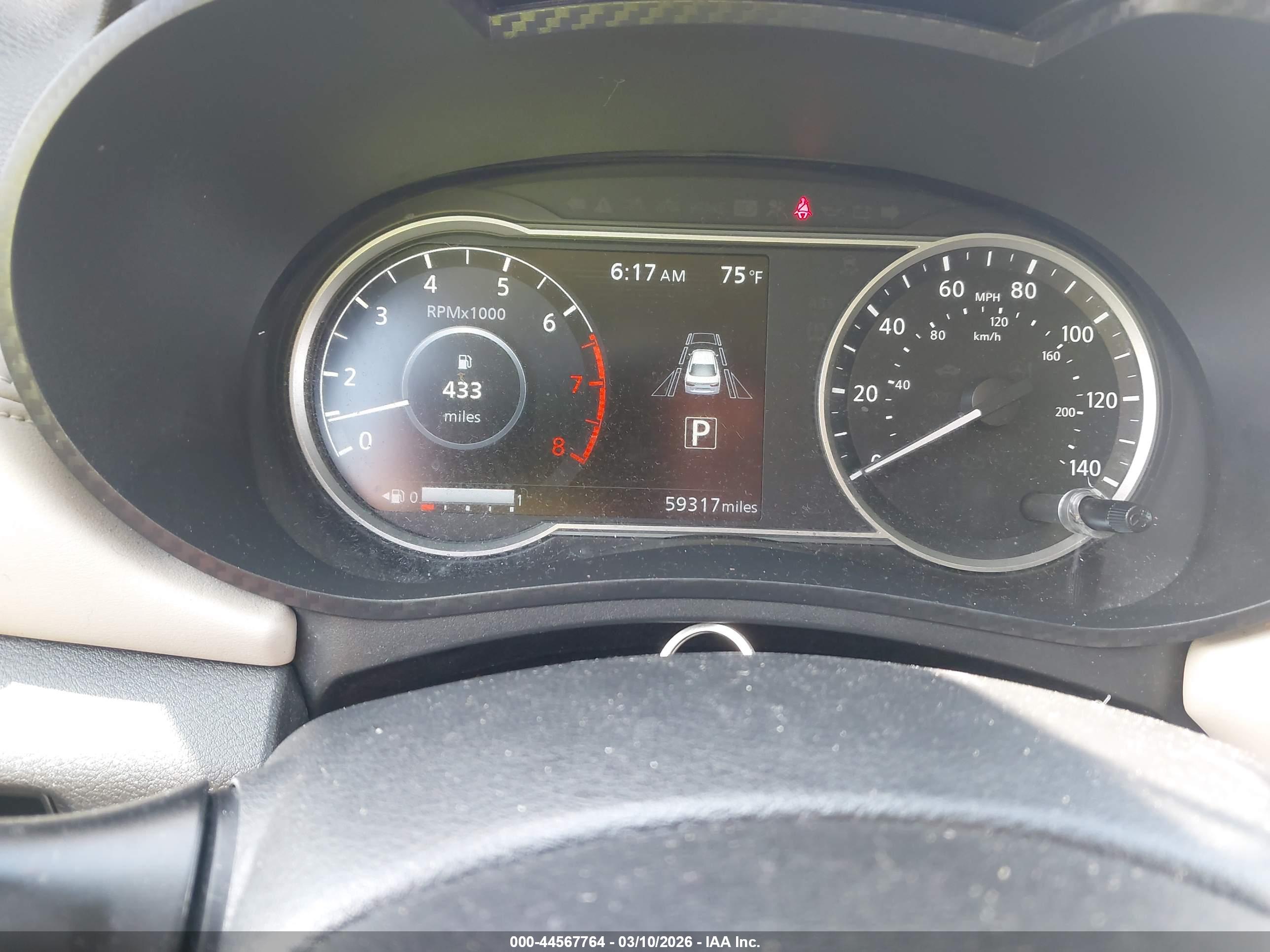 NISSAN VERSA image 7