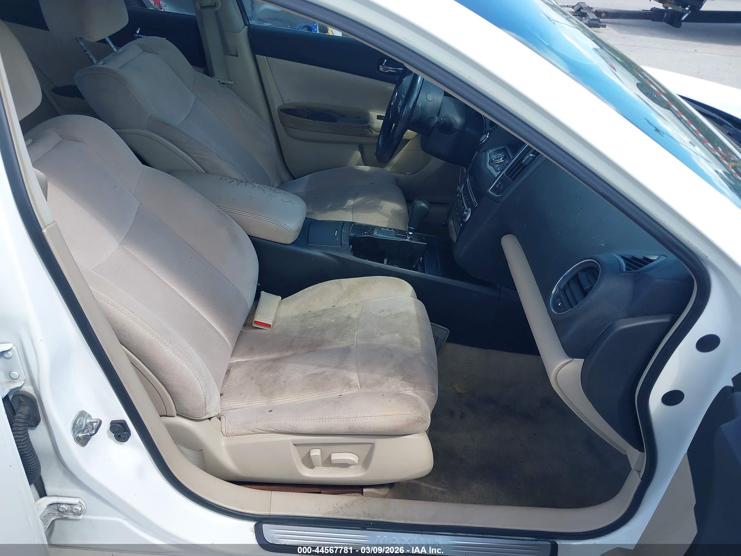 NISSAN MAXIMA image 5