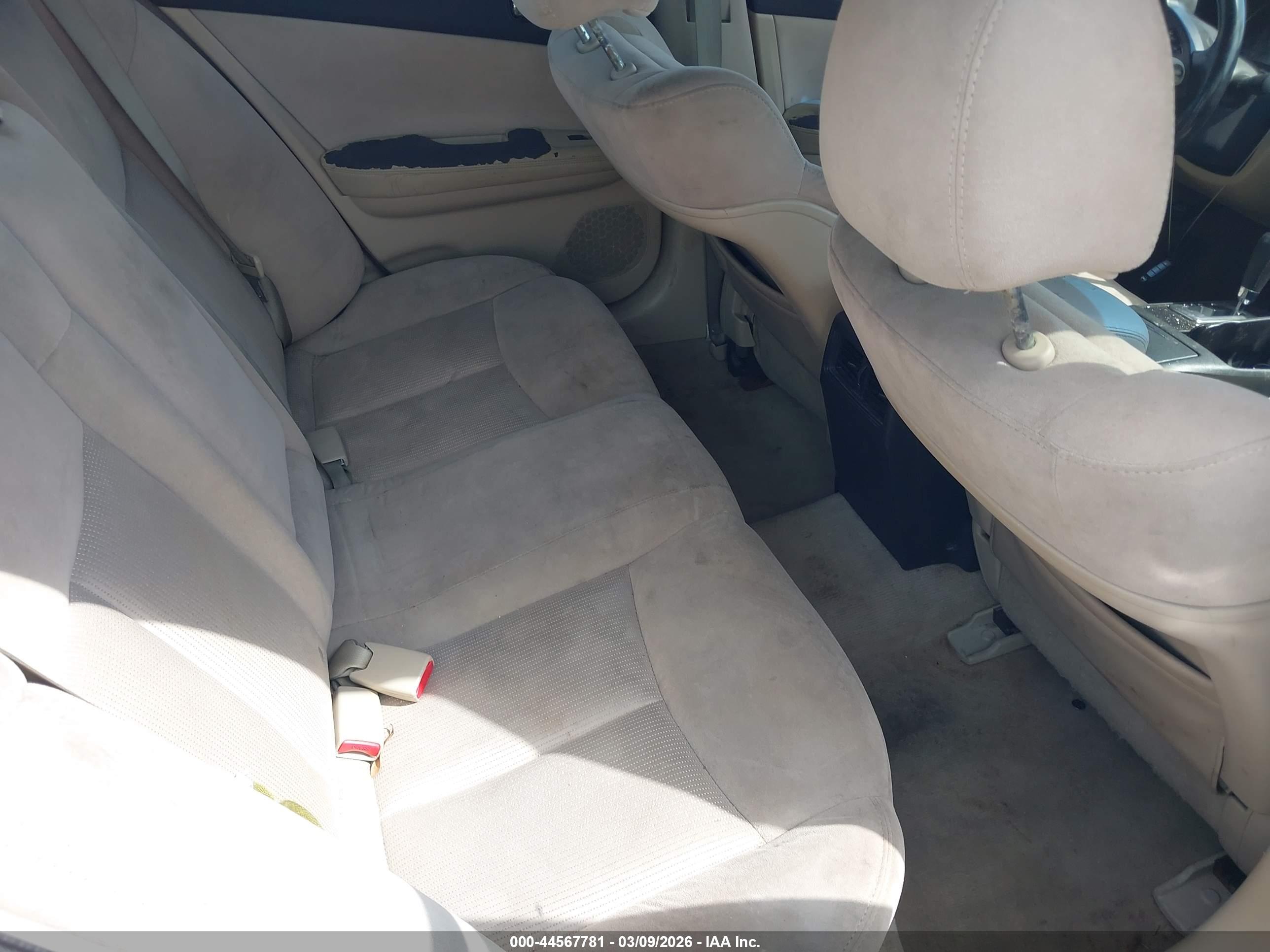 NISSAN MAXIMA image 8