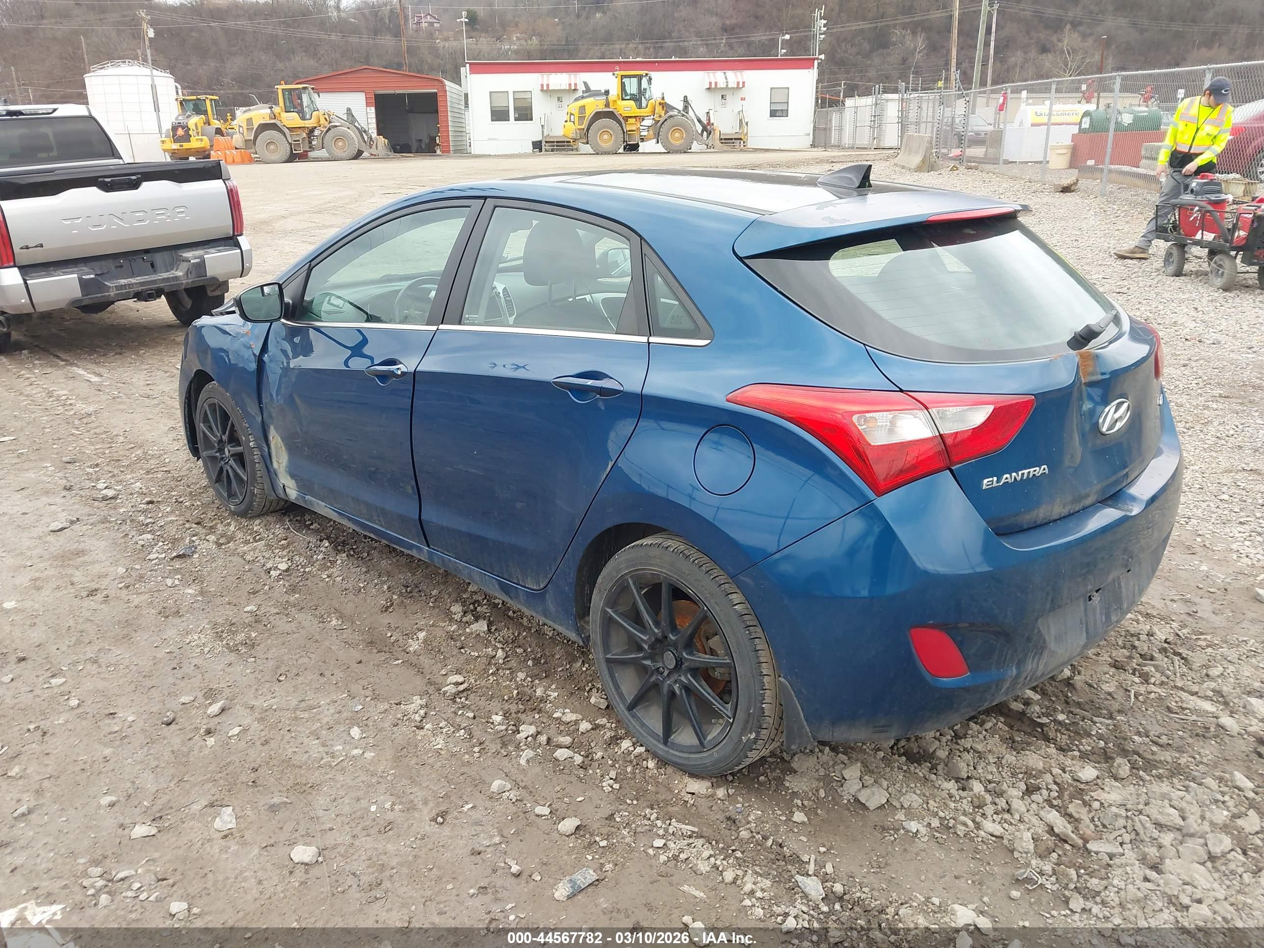 HYUNDAI ELANTRA image 3