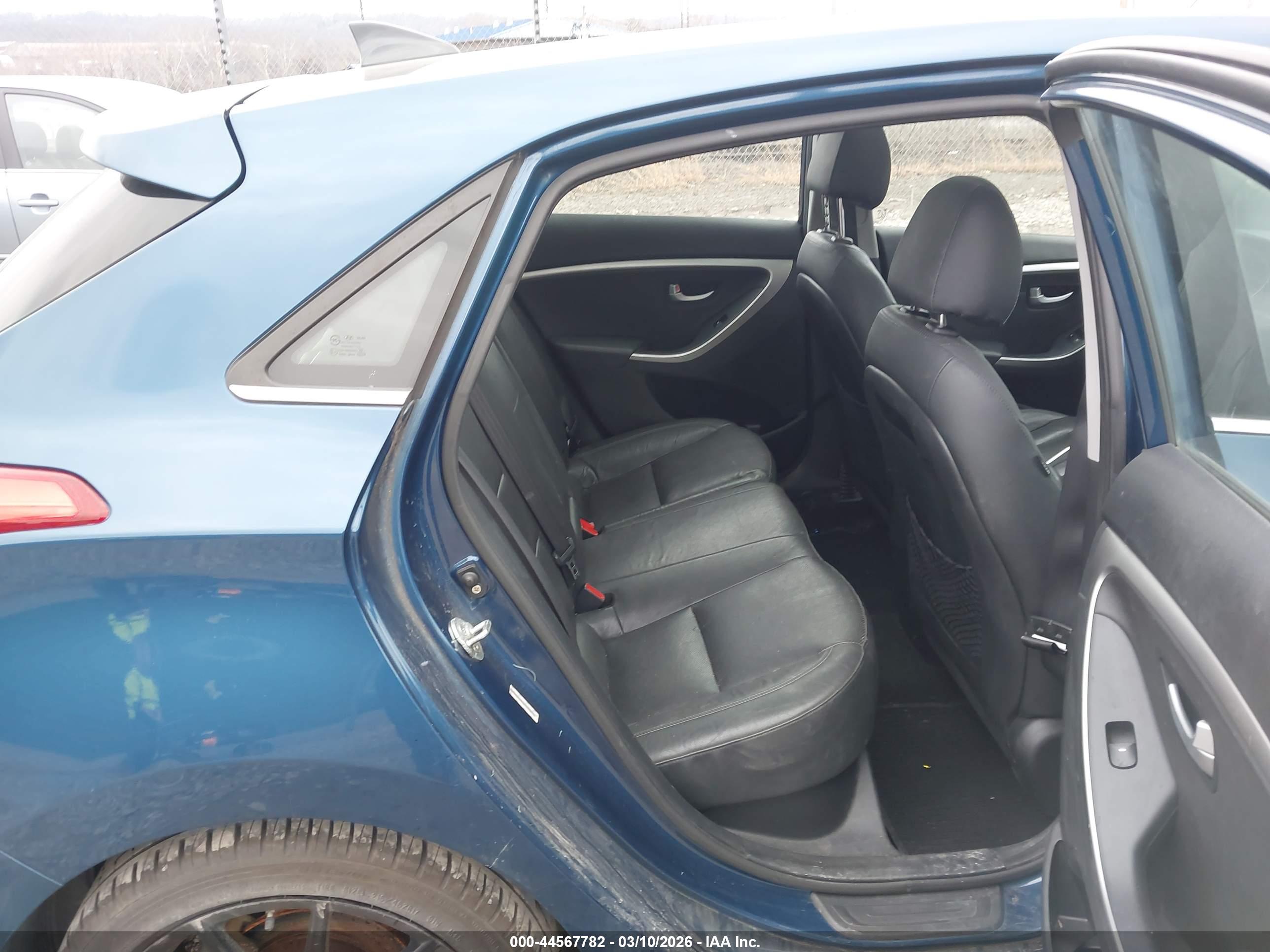 HYUNDAI ELANTRA image 8