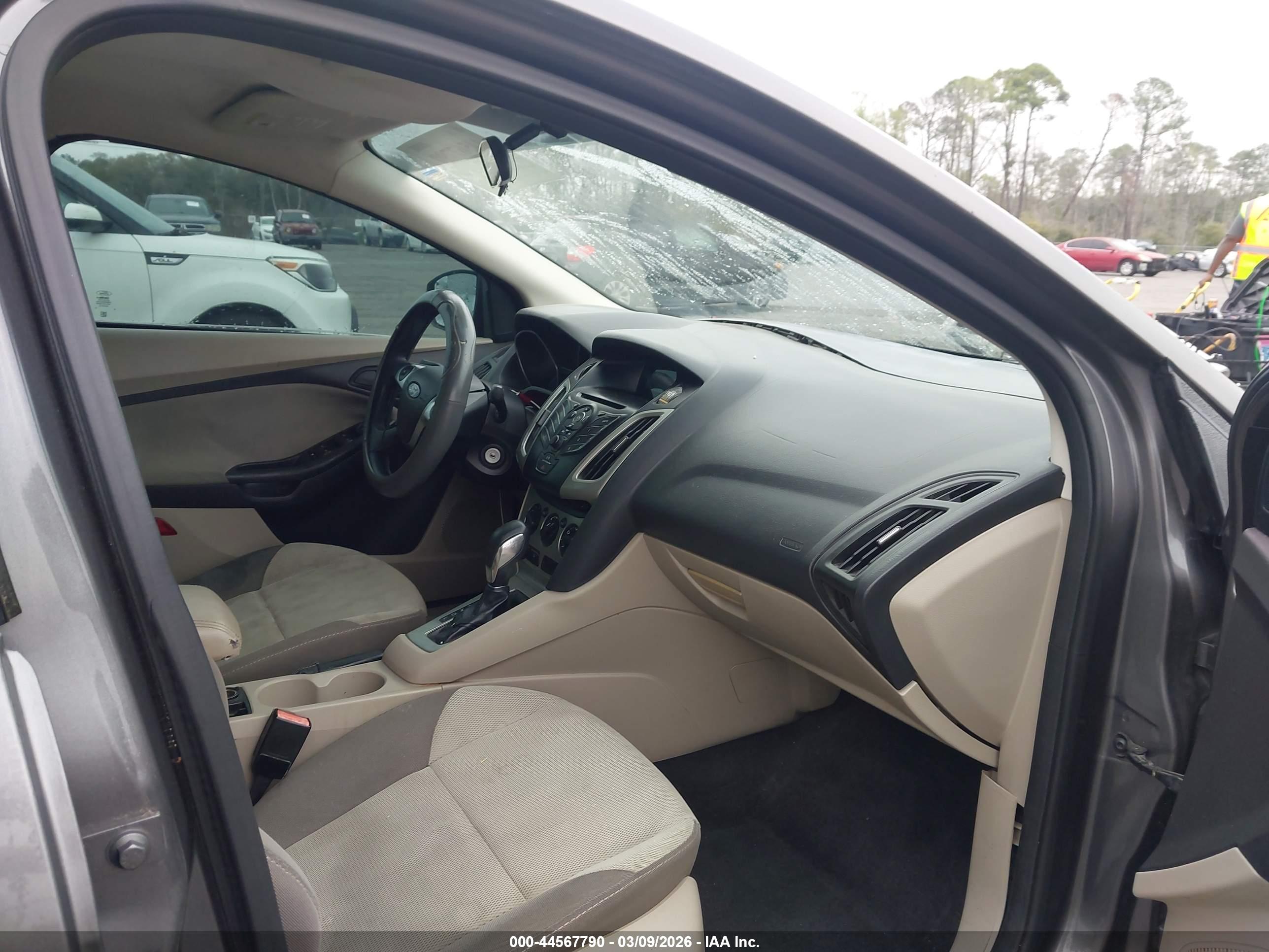 FORD FOCUS image 5
