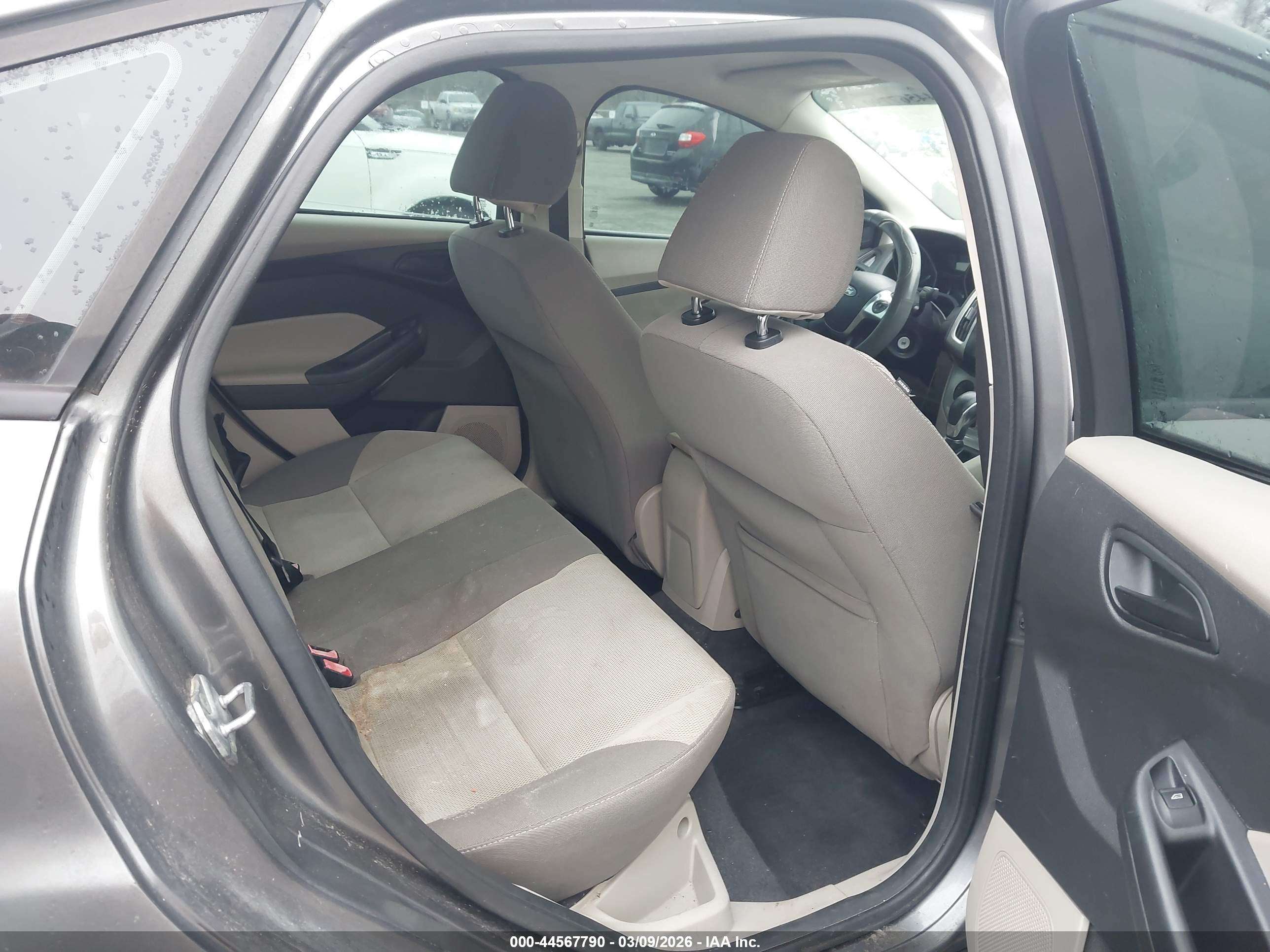 FORD FOCUS image 8