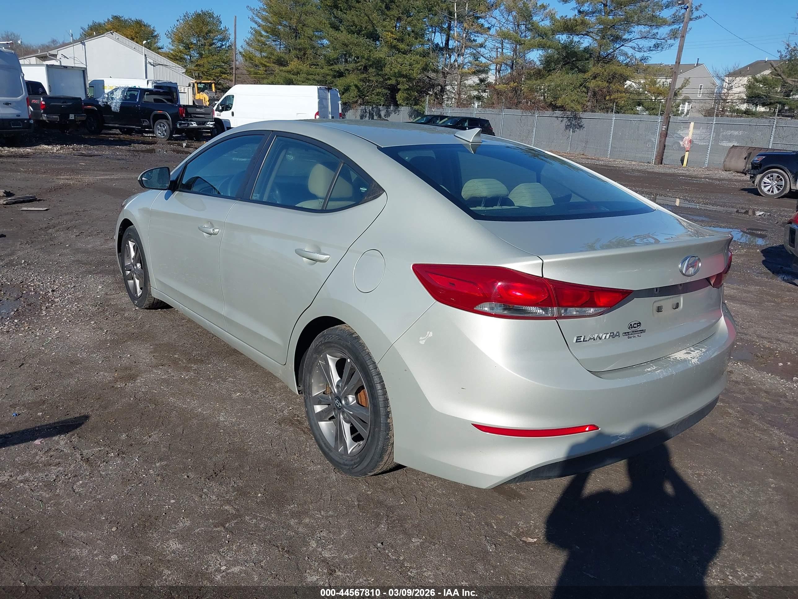 HYUNDAI ELANTRA image 3