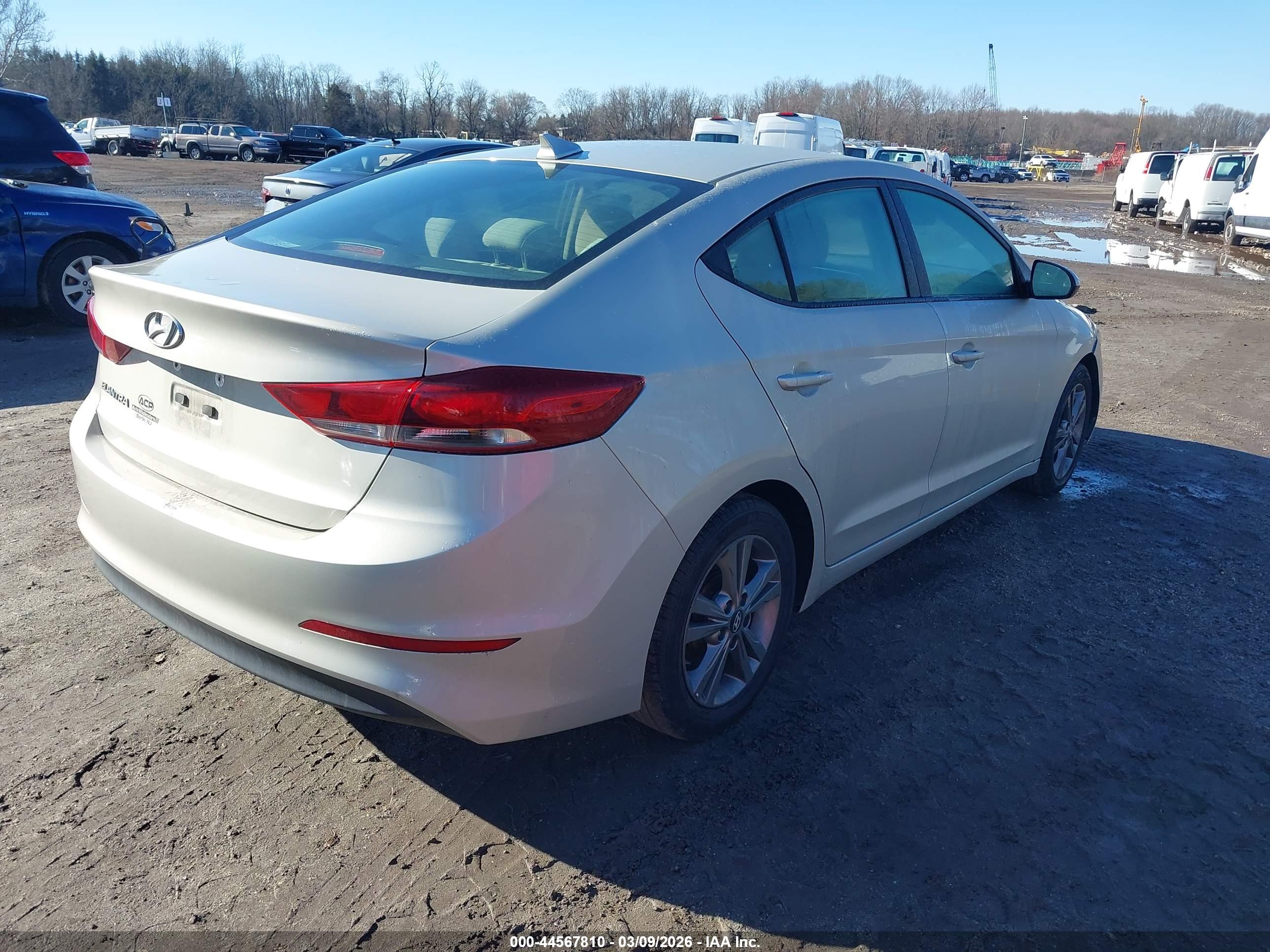 HYUNDAI ELANTRA image 4