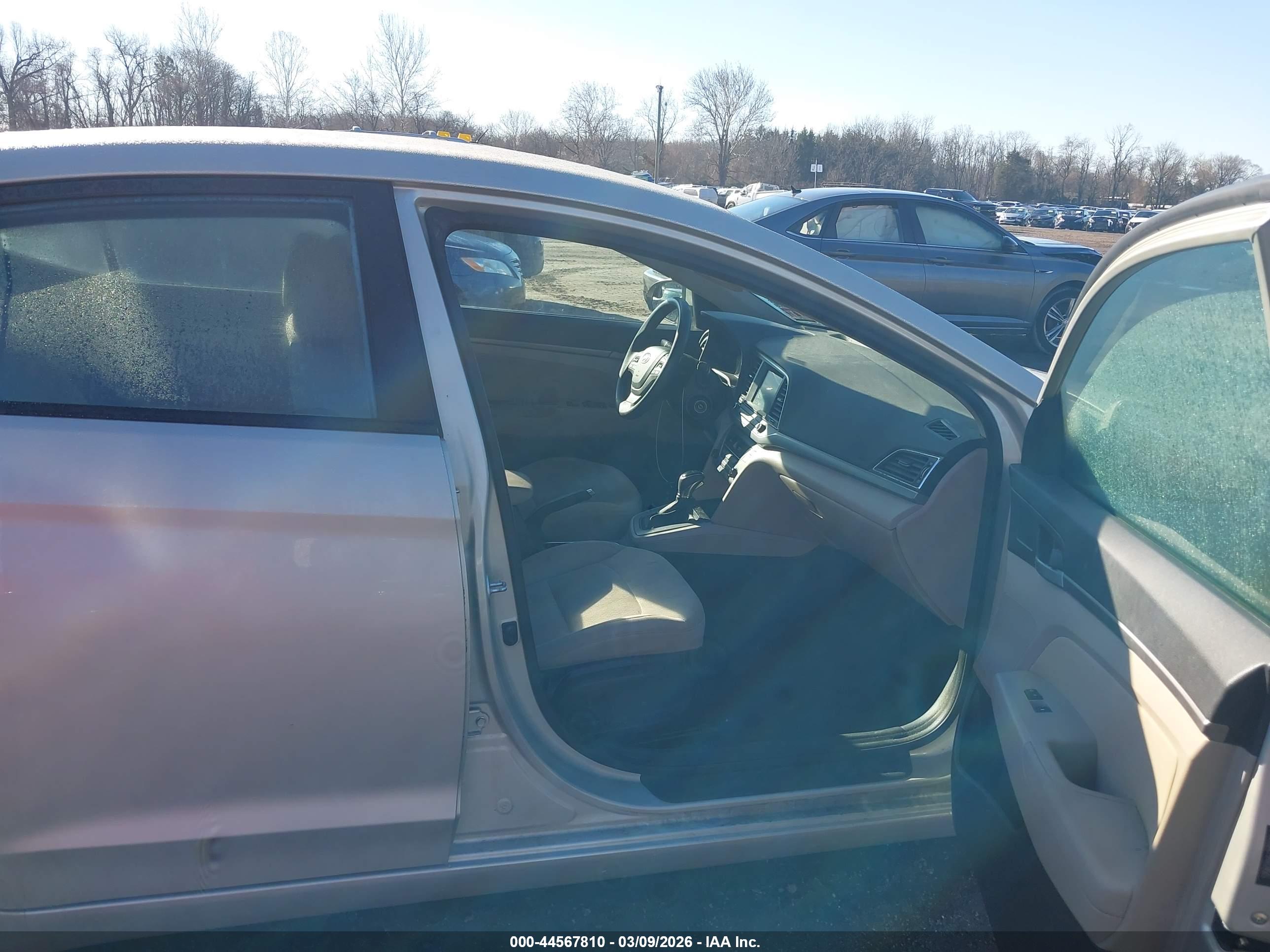 HYUNDAI ELANTRA image 5