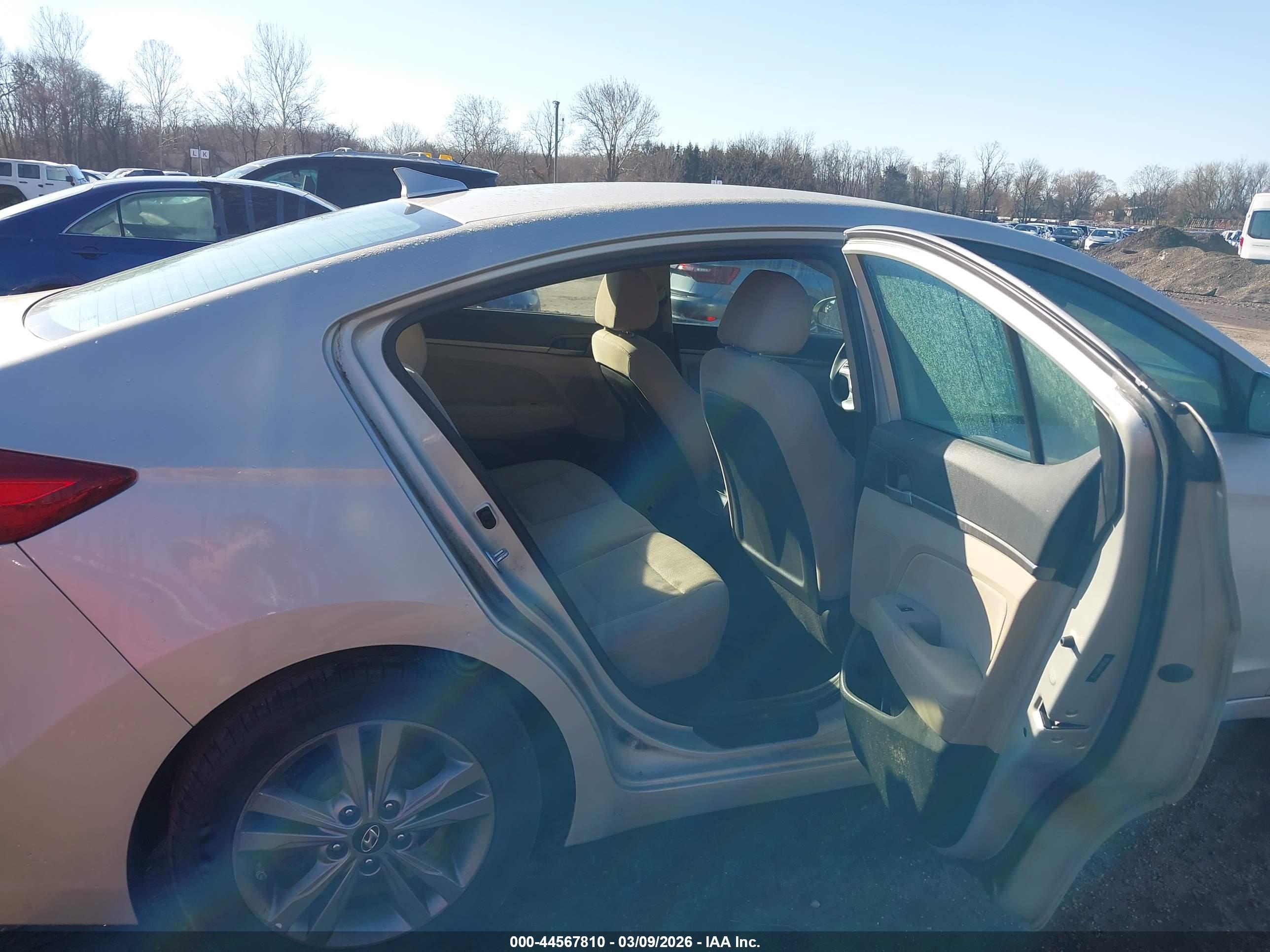 HYUNDAI ELANTRA image 8