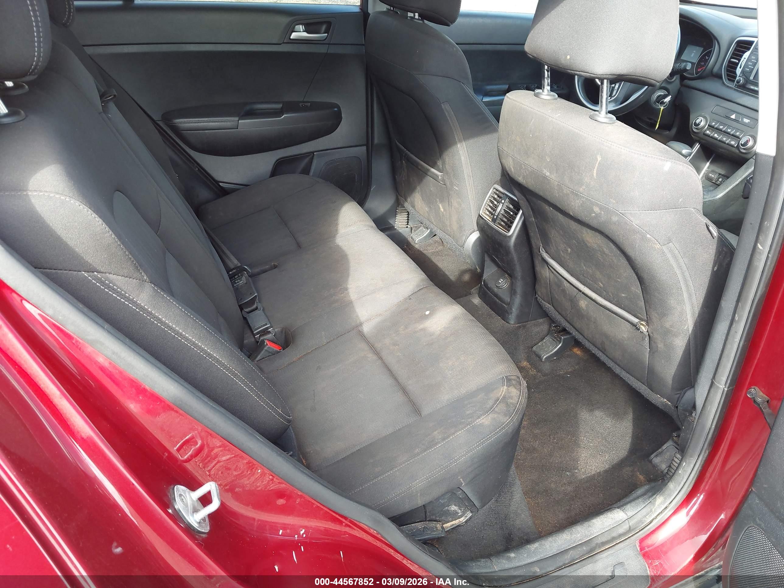 KIA SPORTAGE image 8