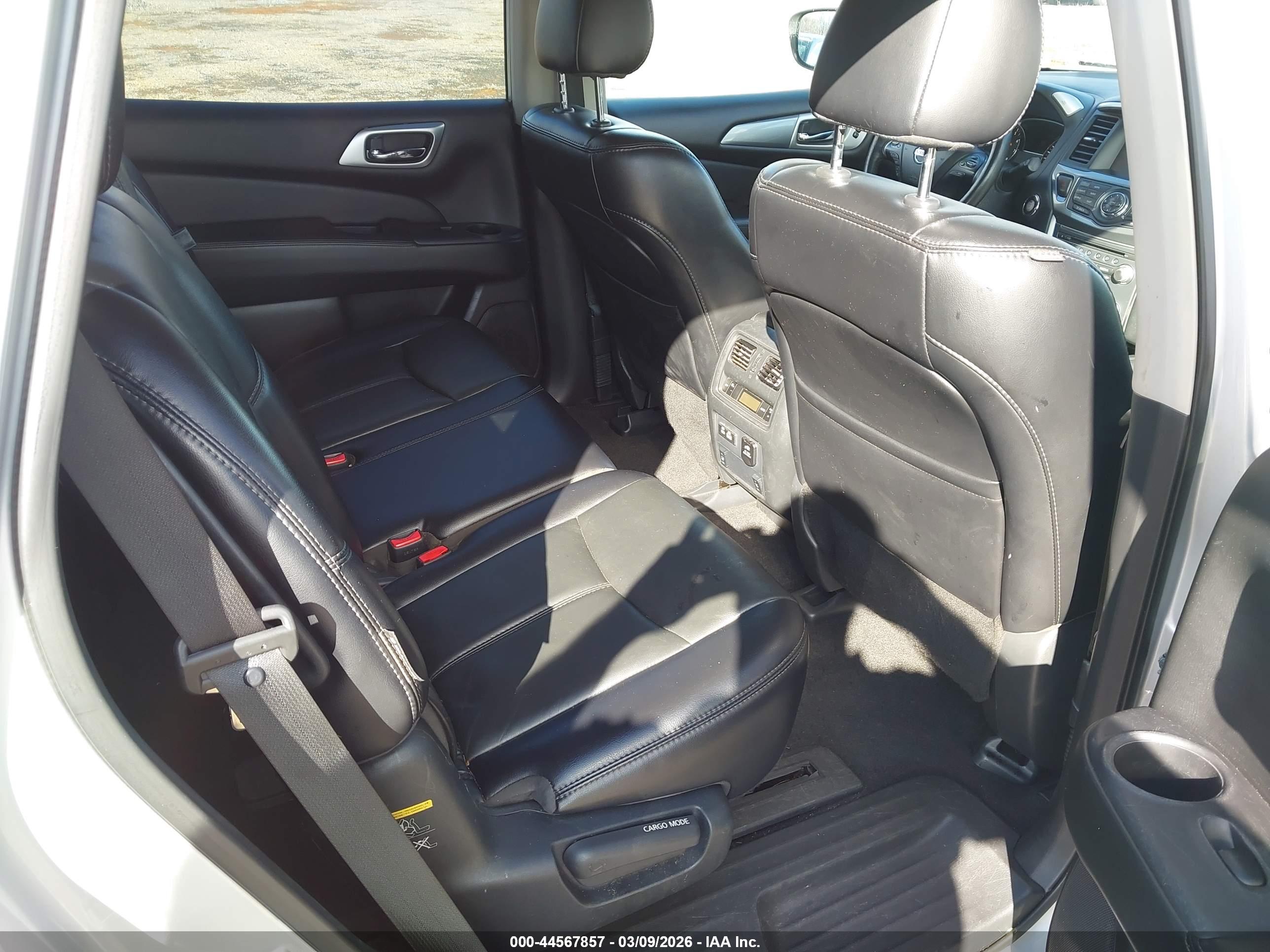 NISSAN PATHFINDER image 8