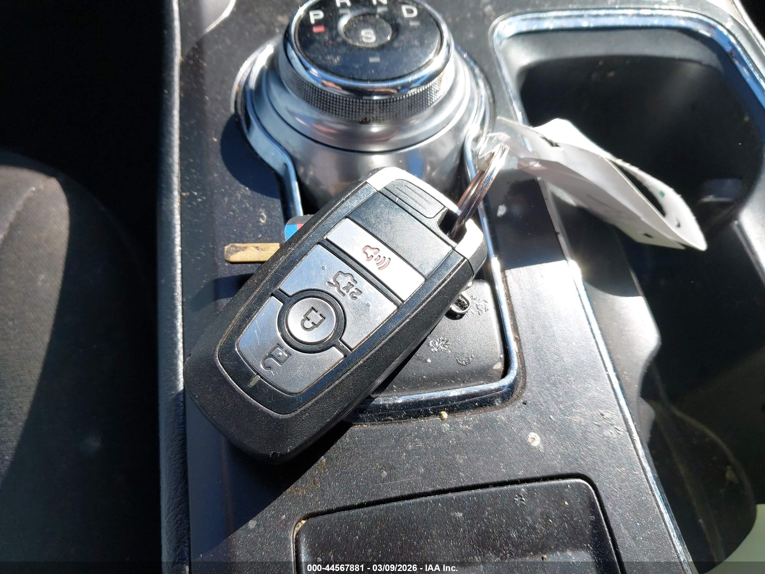 FORD FUSION image 11