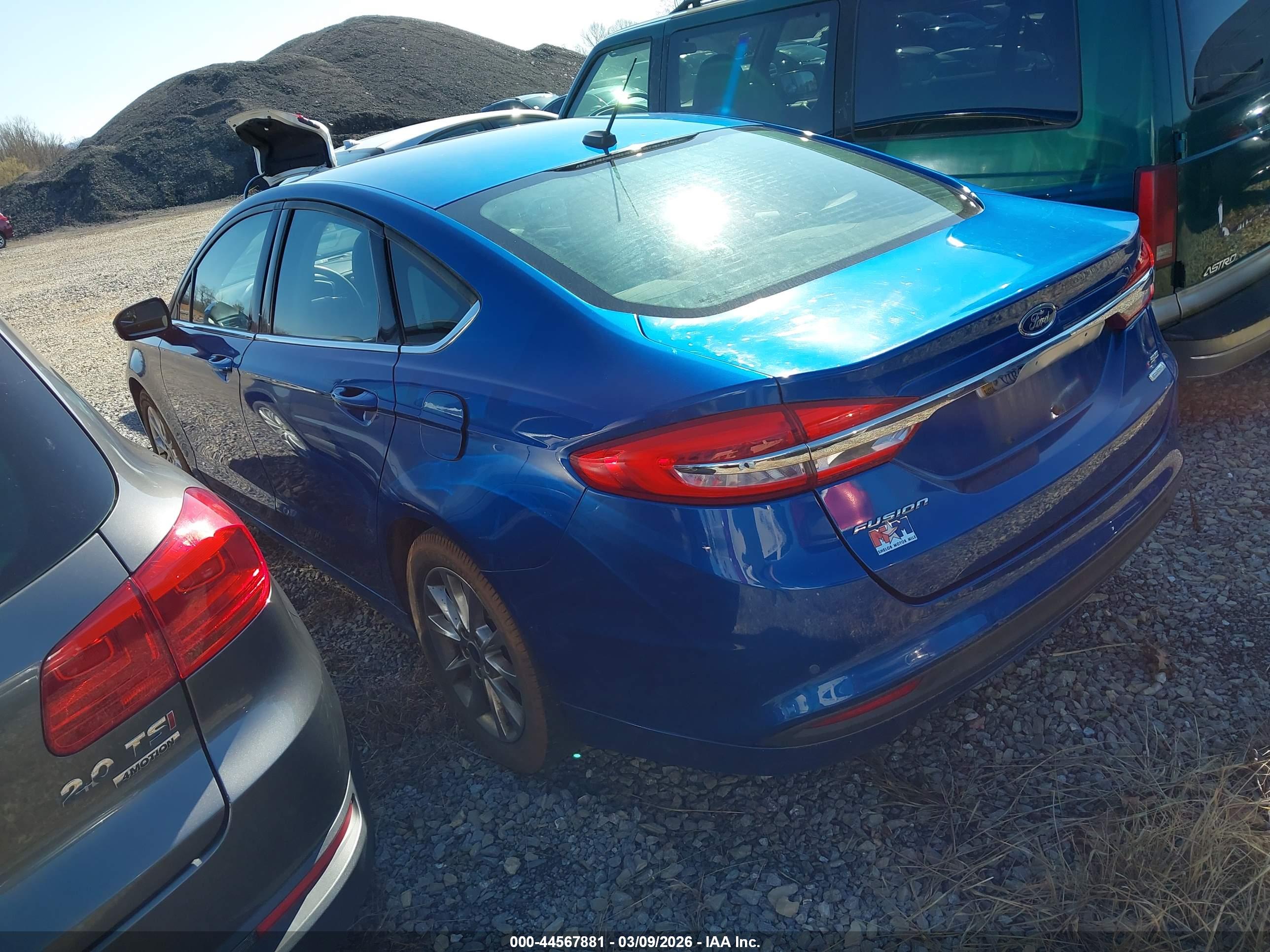FORD FUSION image 3