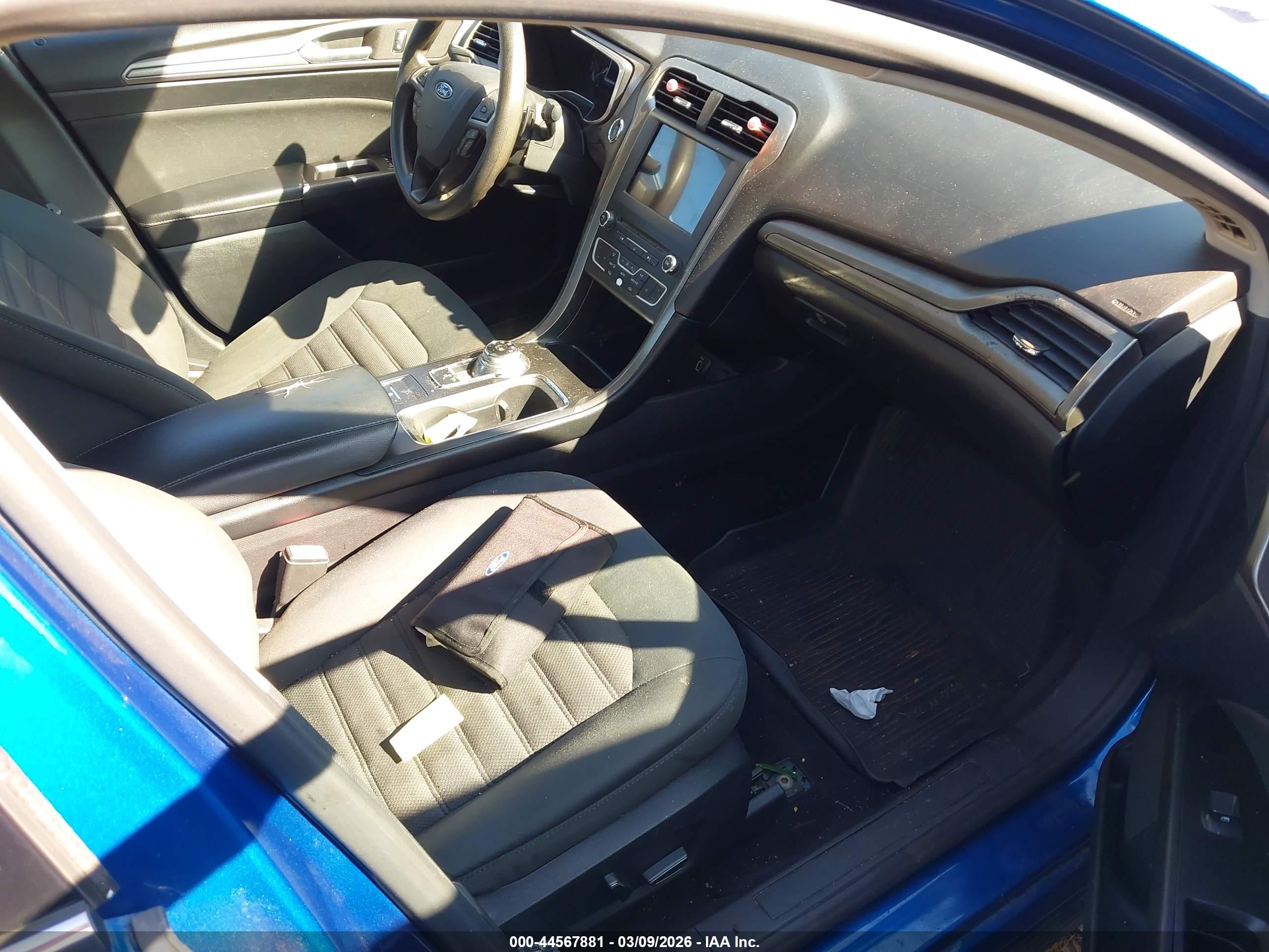 FORD FUSION image 5