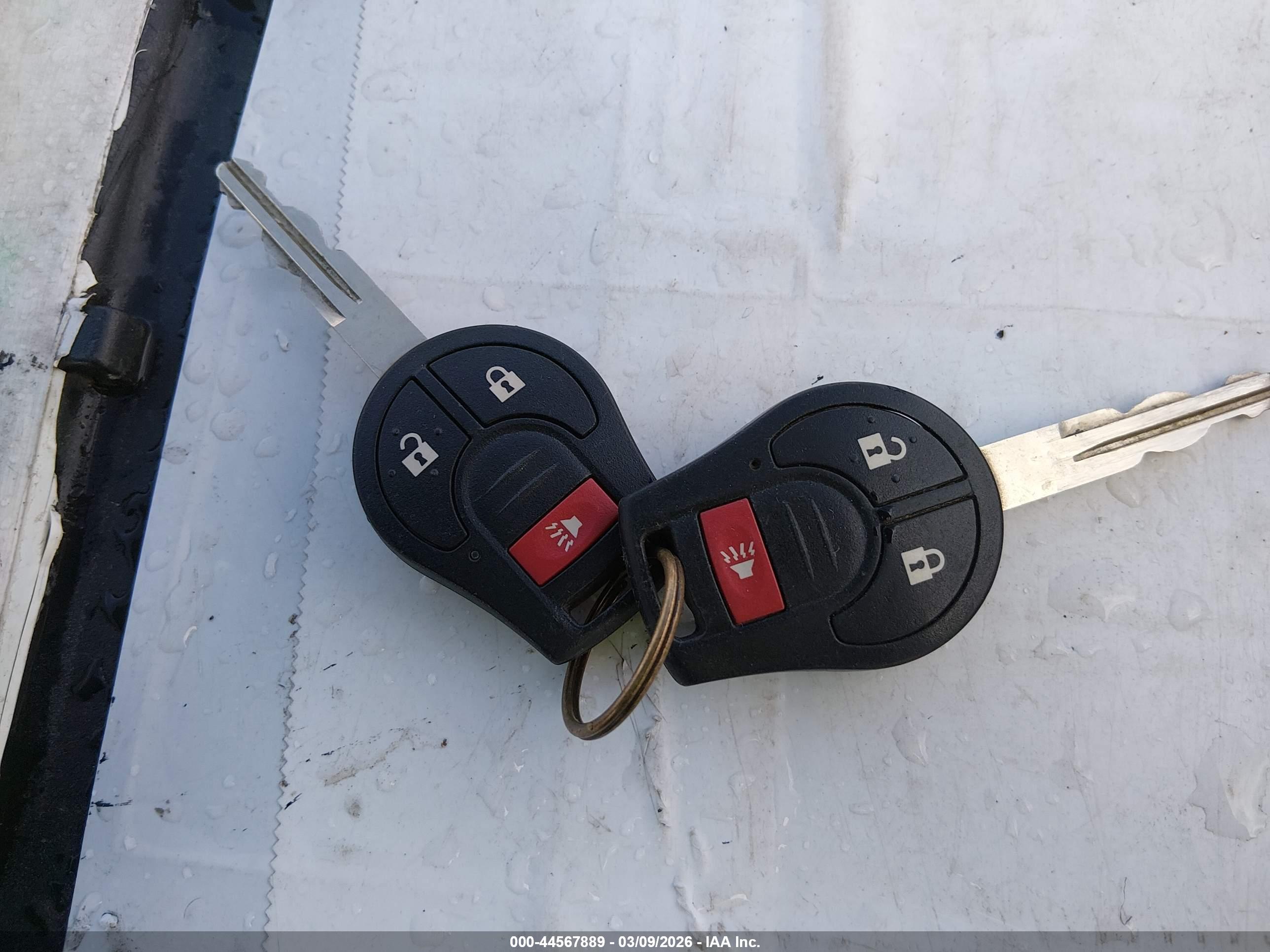 NISSAN VERSA image 11