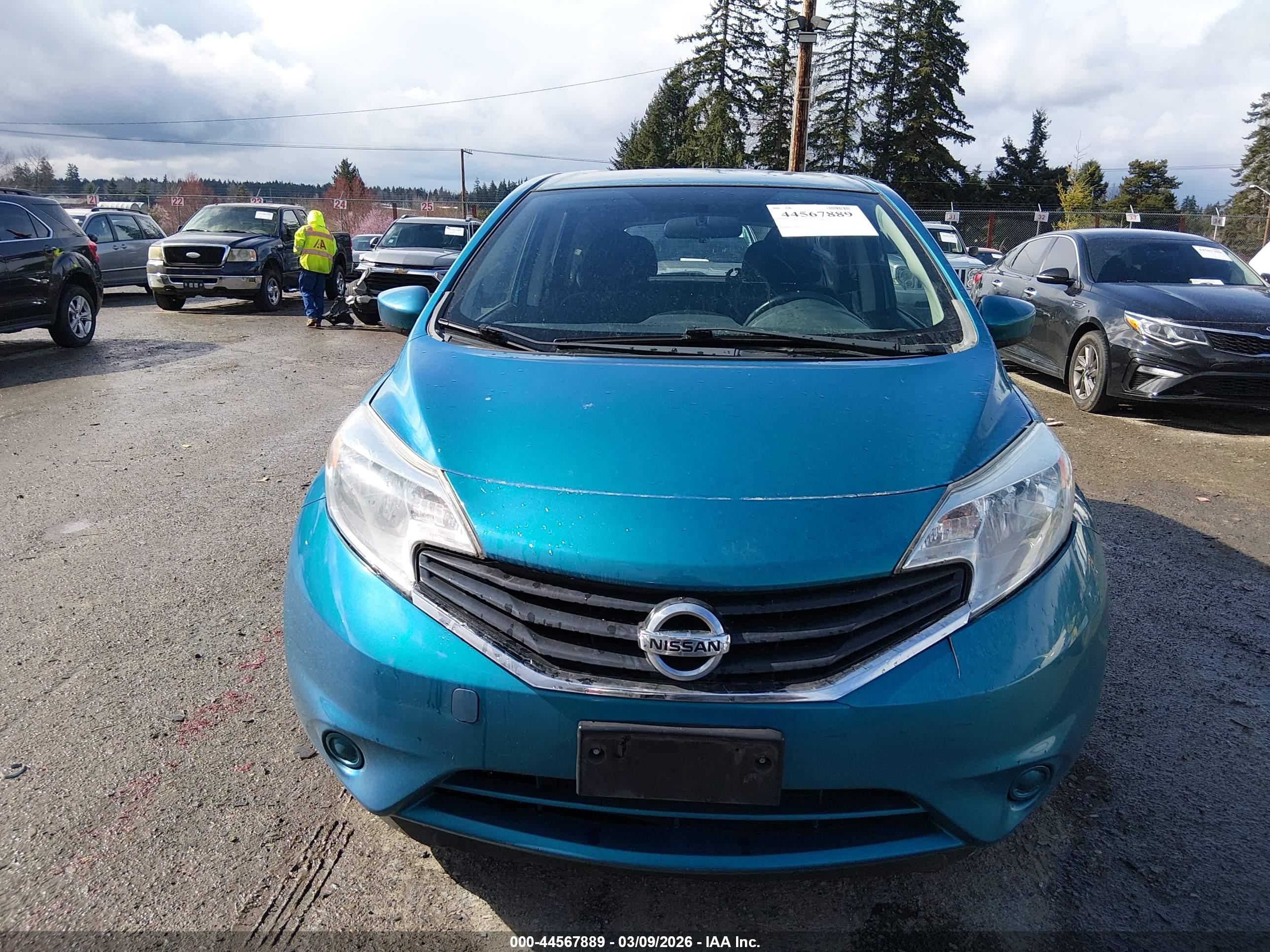 NISSAN VERSA image 6