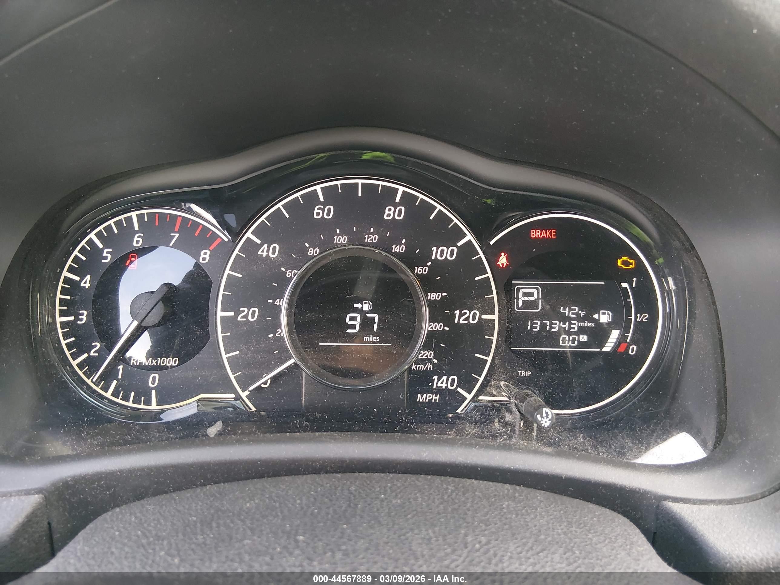 NISSAN VERSA image 7