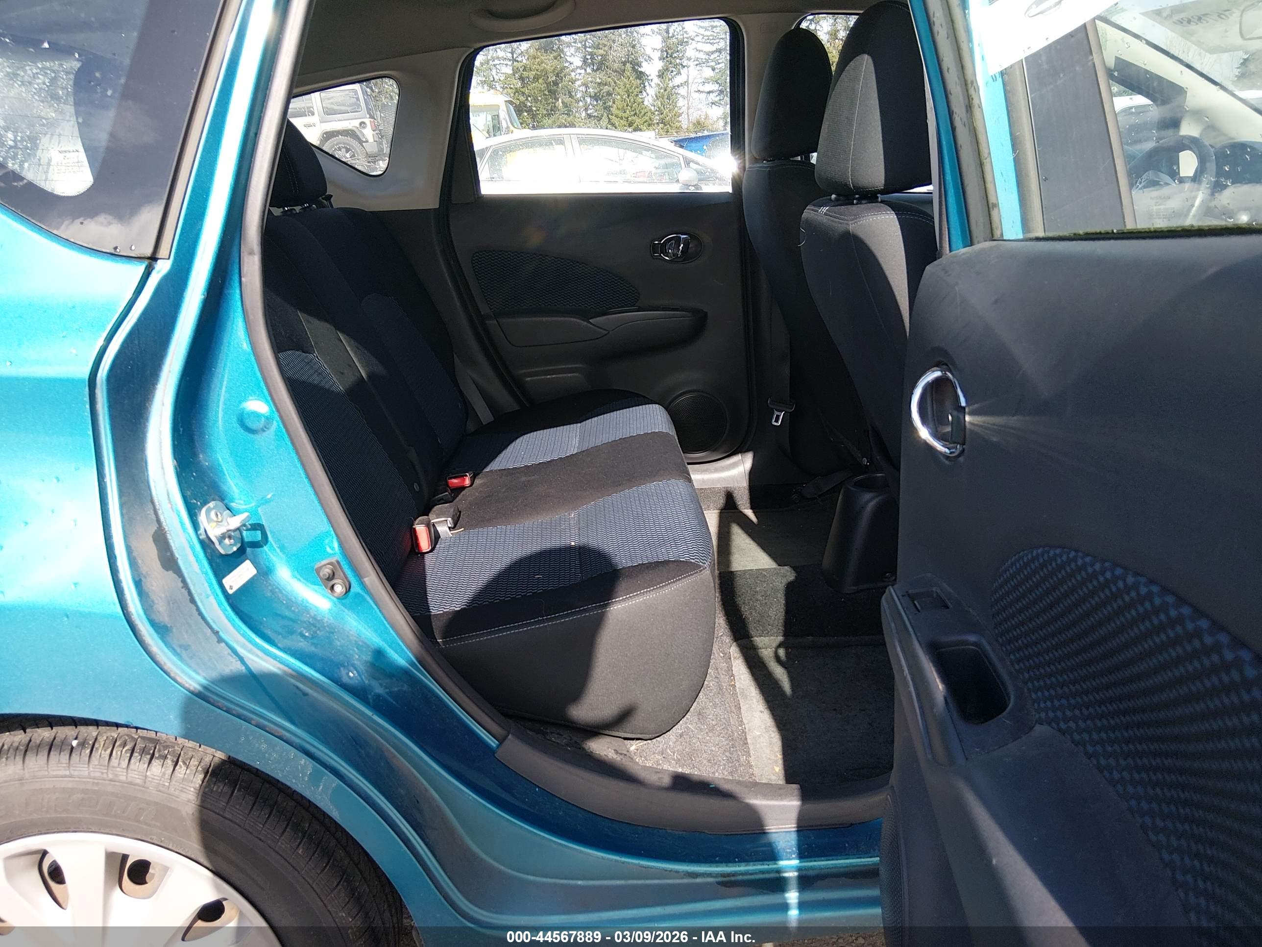 NISSAN VERSA image 8