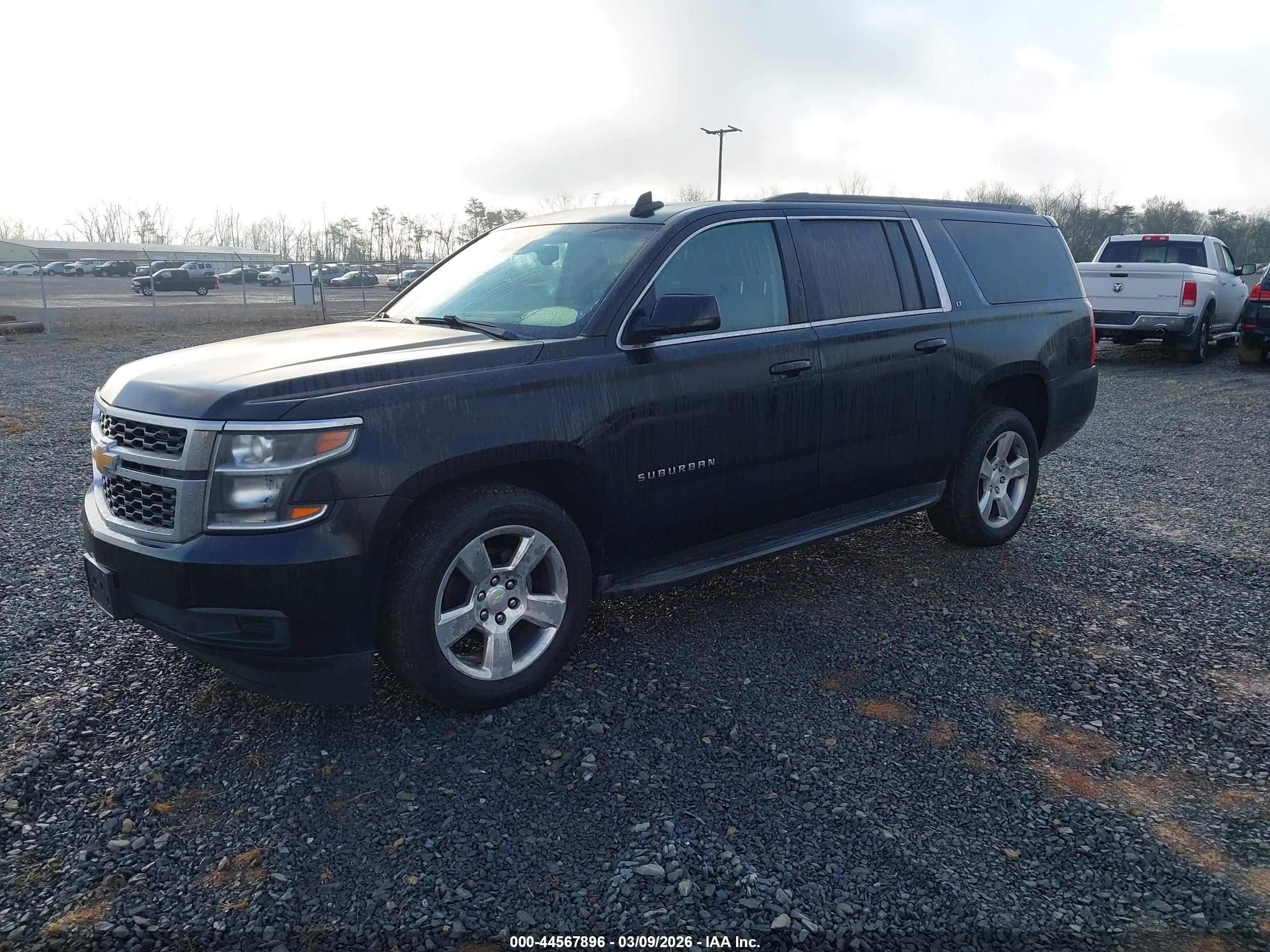 CHEVROLET SUBURBAN image 2
