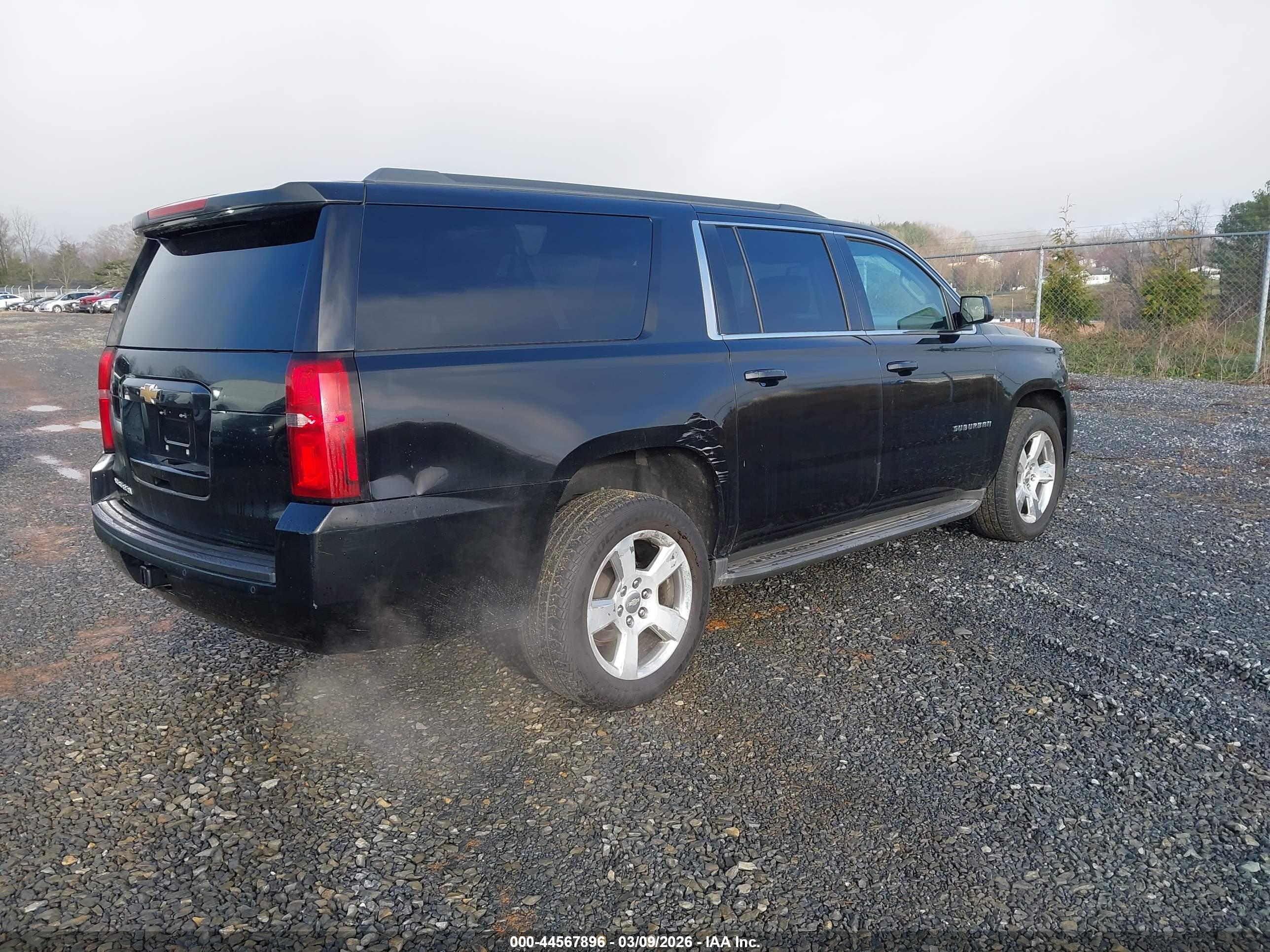CHEVROLET SUBURBAN image 4