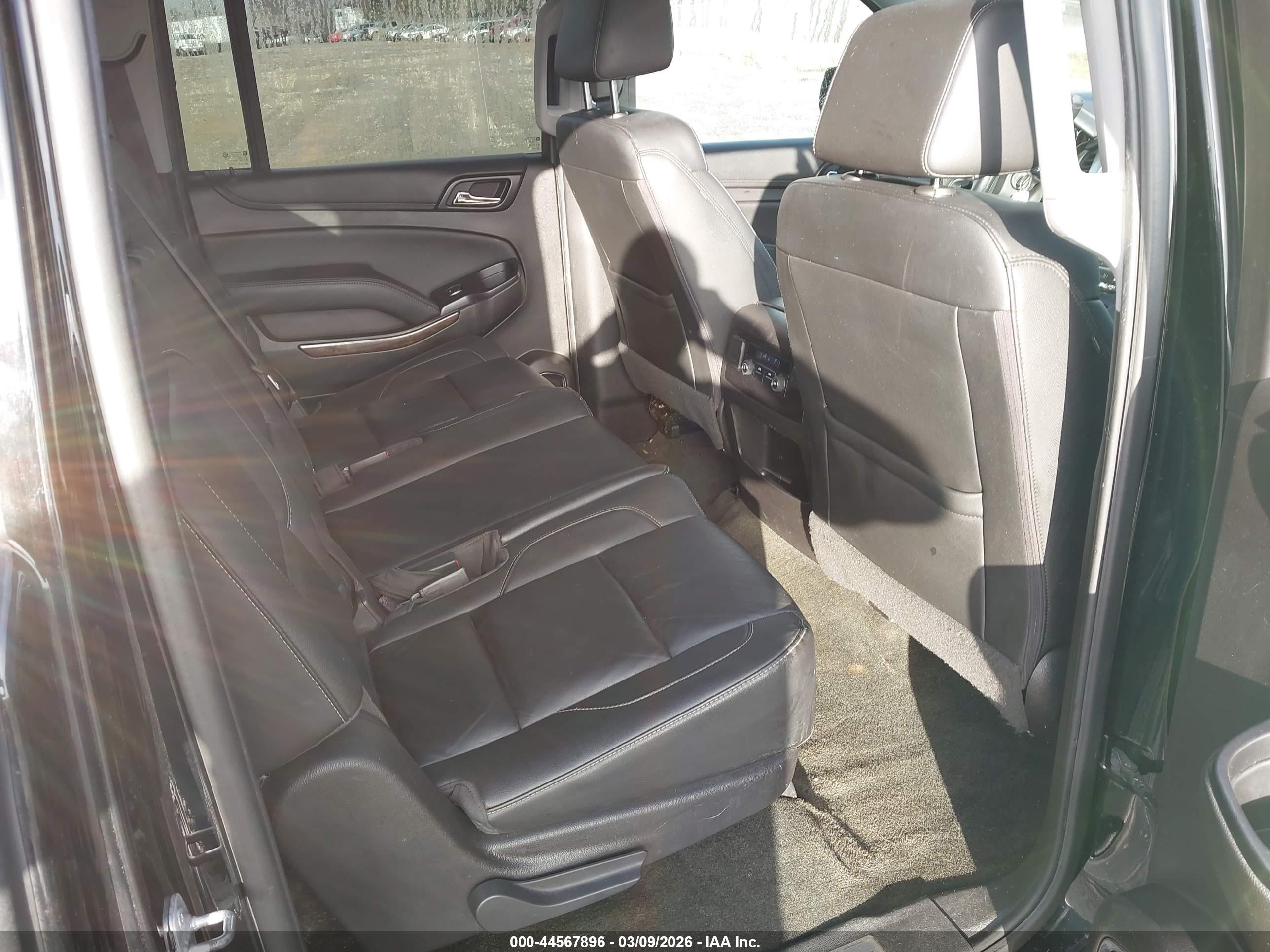 CHEVROLET SUBURBAN image 8
