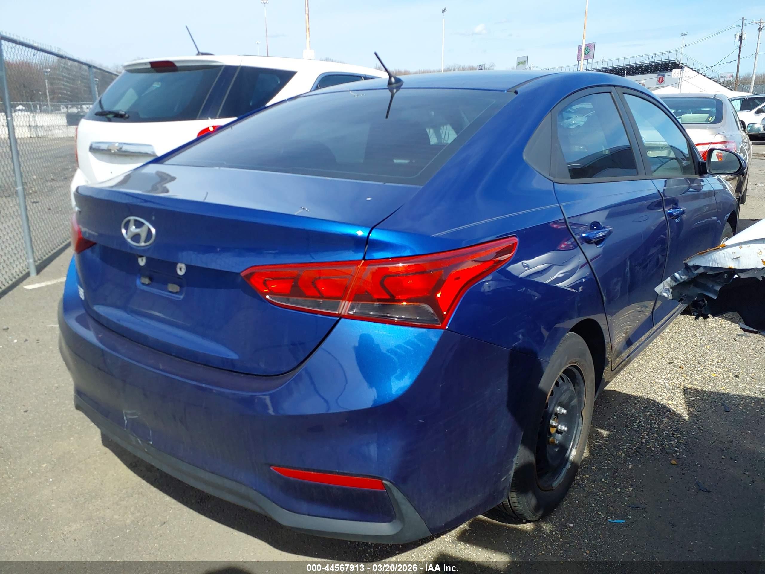 HYUNDAI ACCENT image 6
