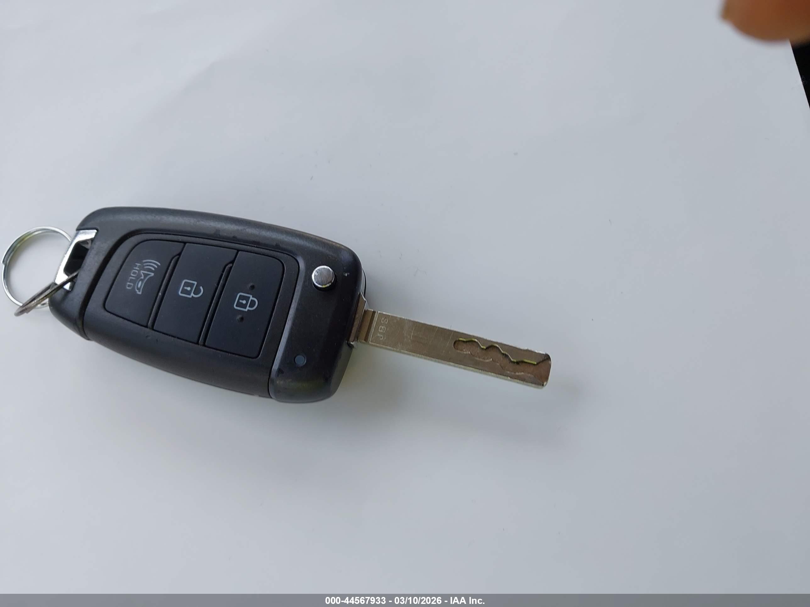 HYUNDAI TUCSON image 11