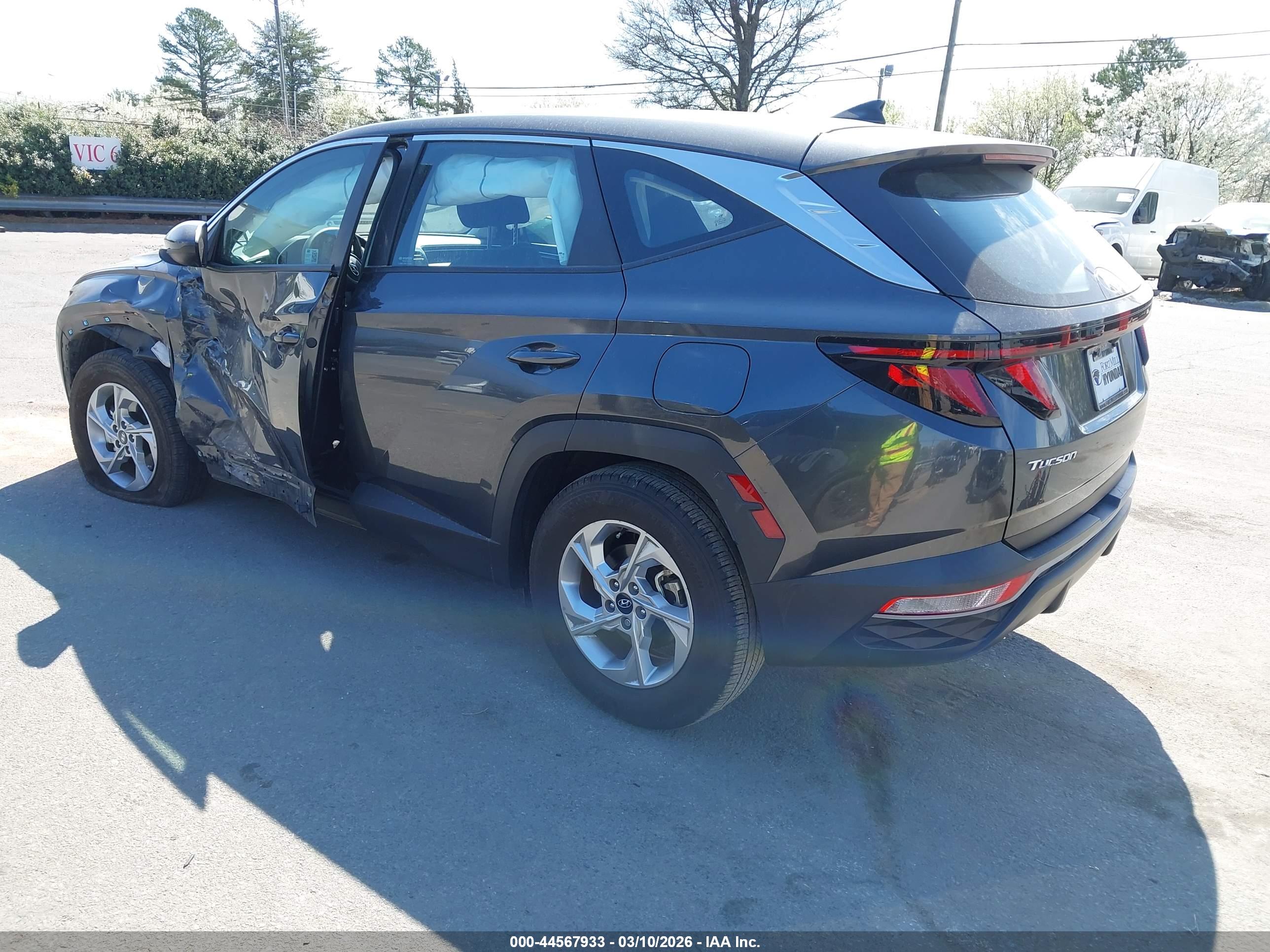 HYUNDAI TUCSON image 3