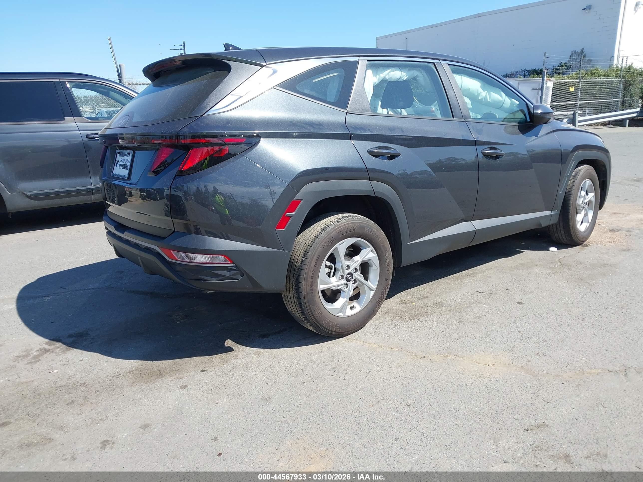 HYUNDAI TUCSON image 4