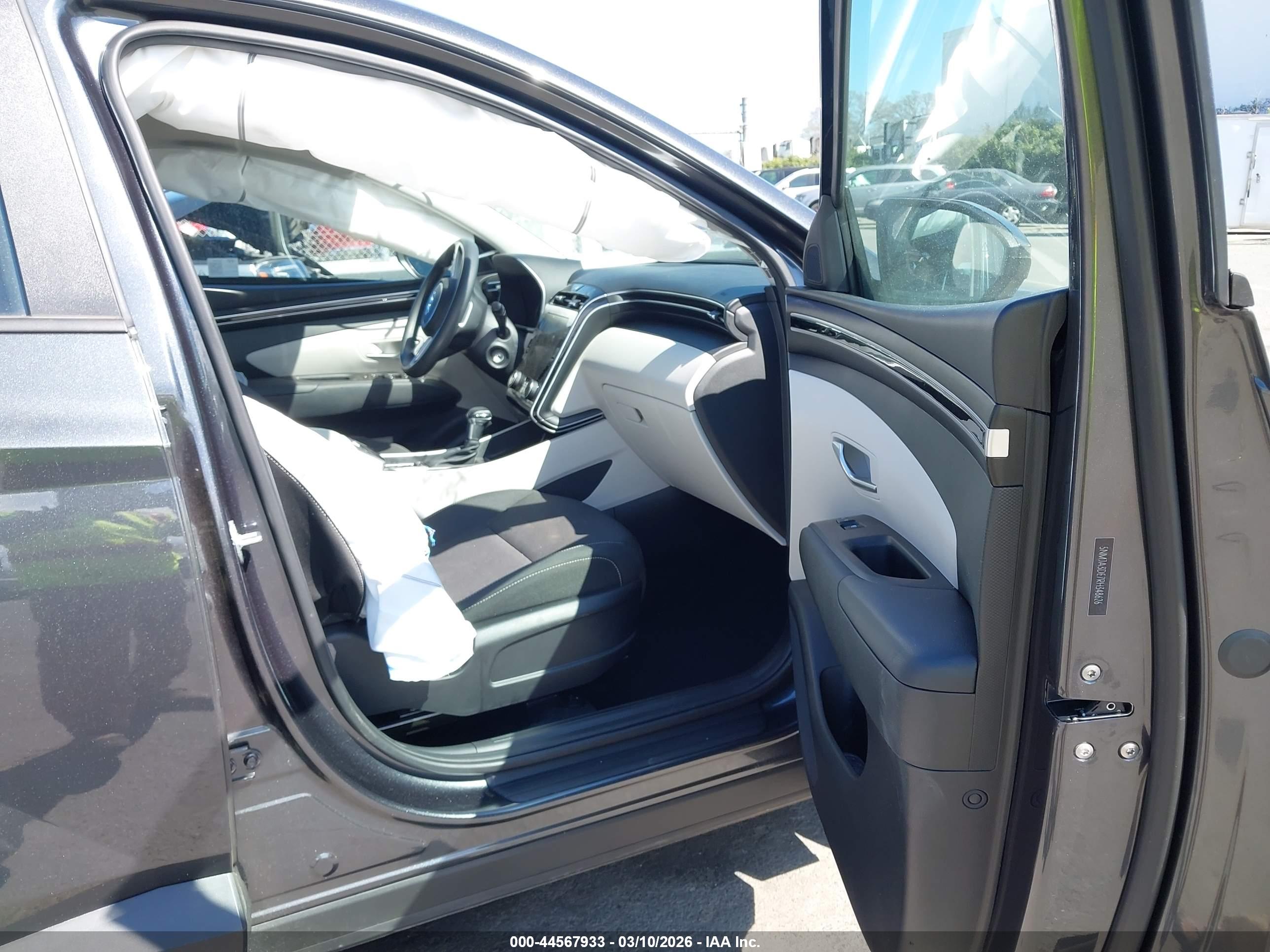 HYUNDAI TUCSON image 5