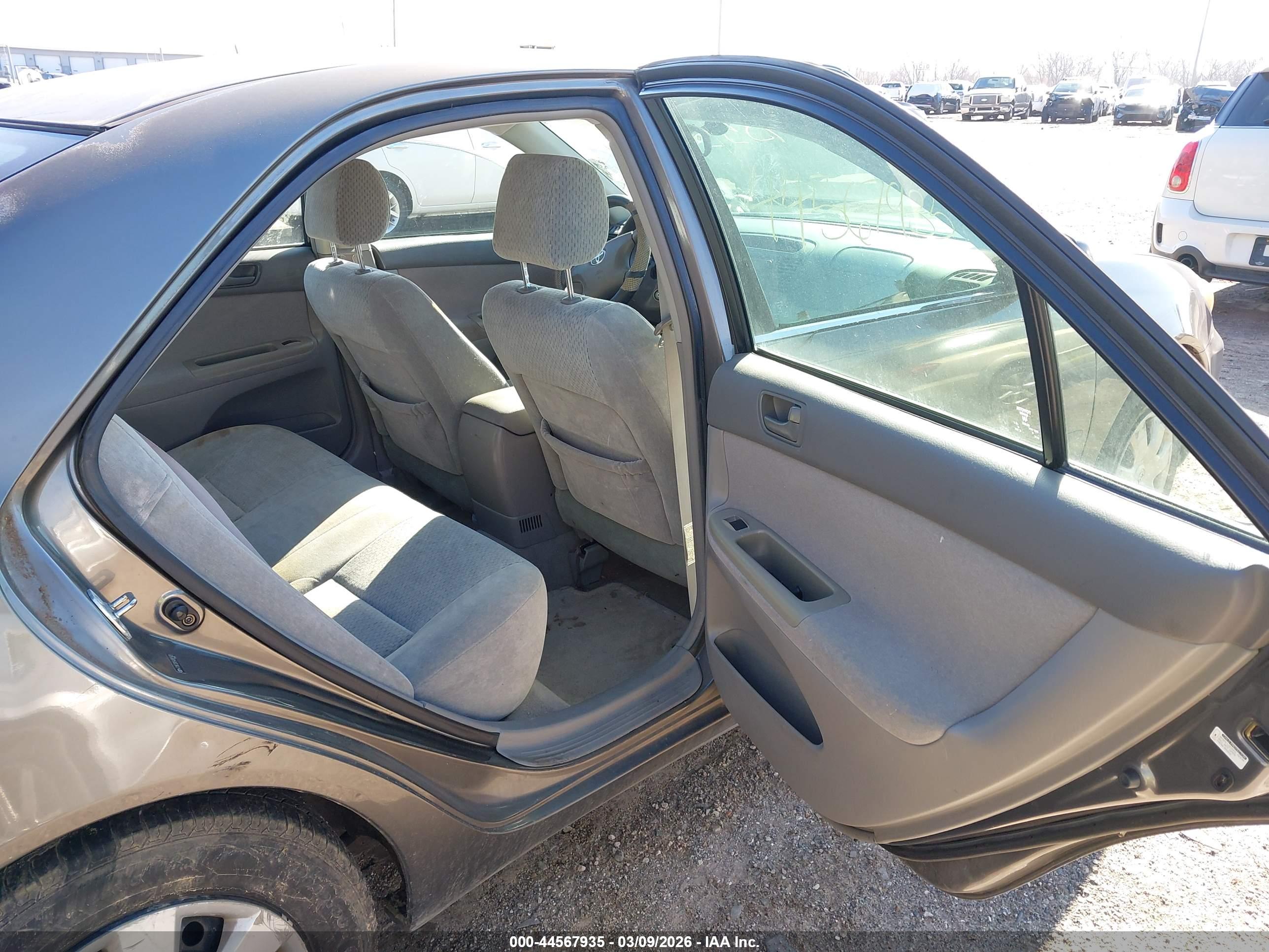 TOYOTA CAMRY image 8