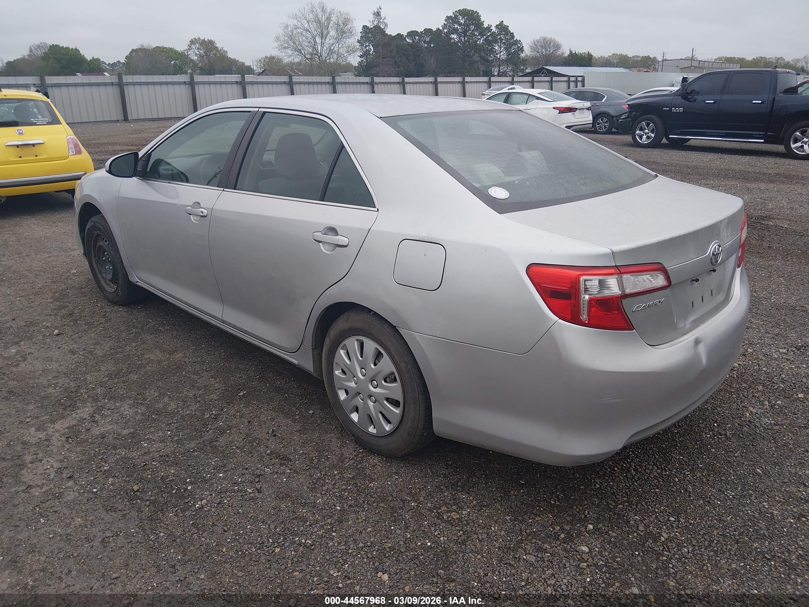 TOYOTA CAMRY image 3