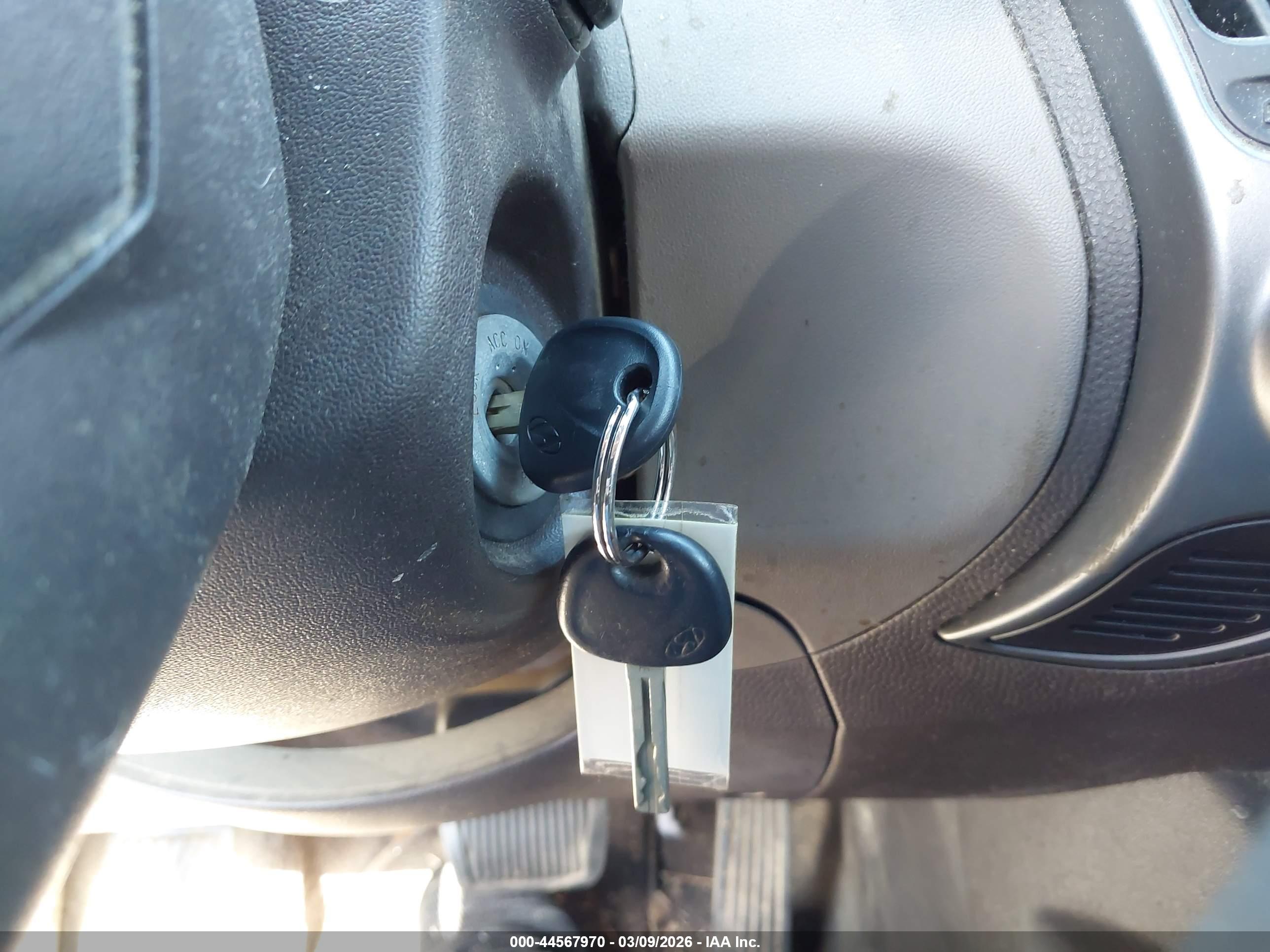 HYUNDAI TUCSON image 11