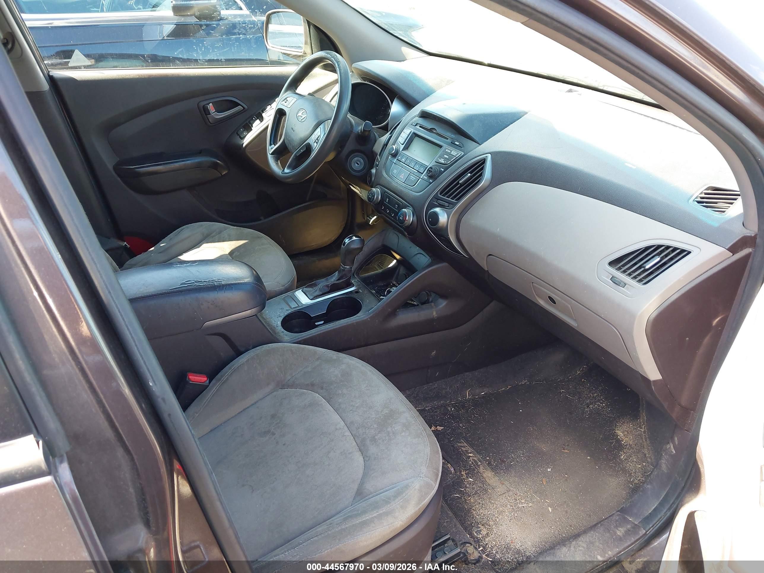 HYUNDAI TUCSON image 5