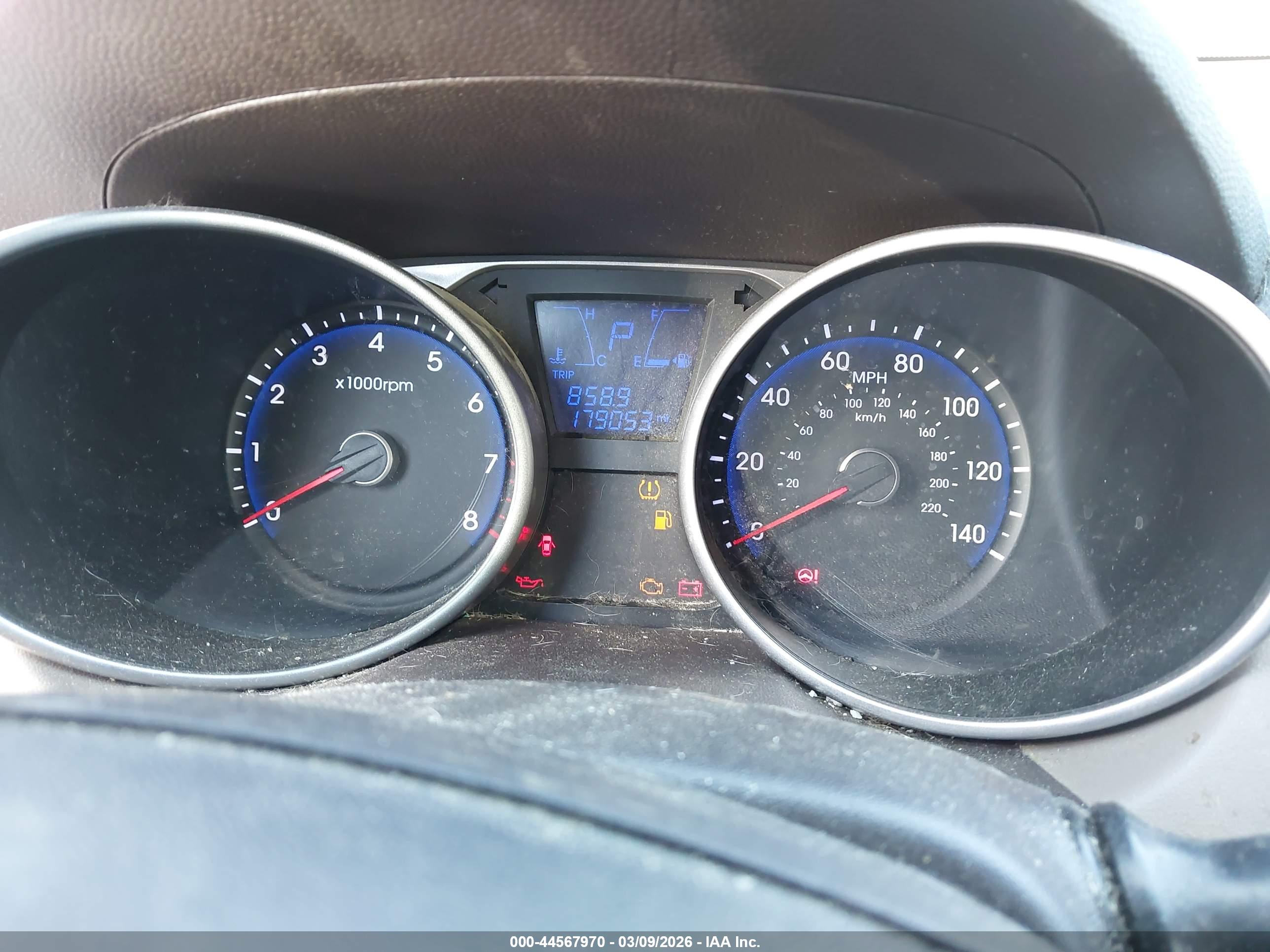HYUNDAI TUCSON image 7