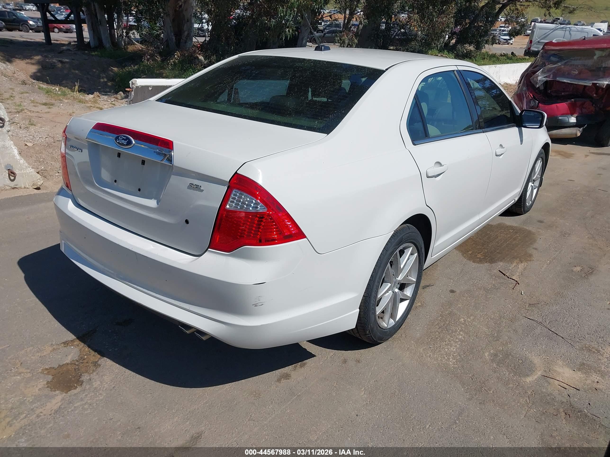 FORD FUSION image 4