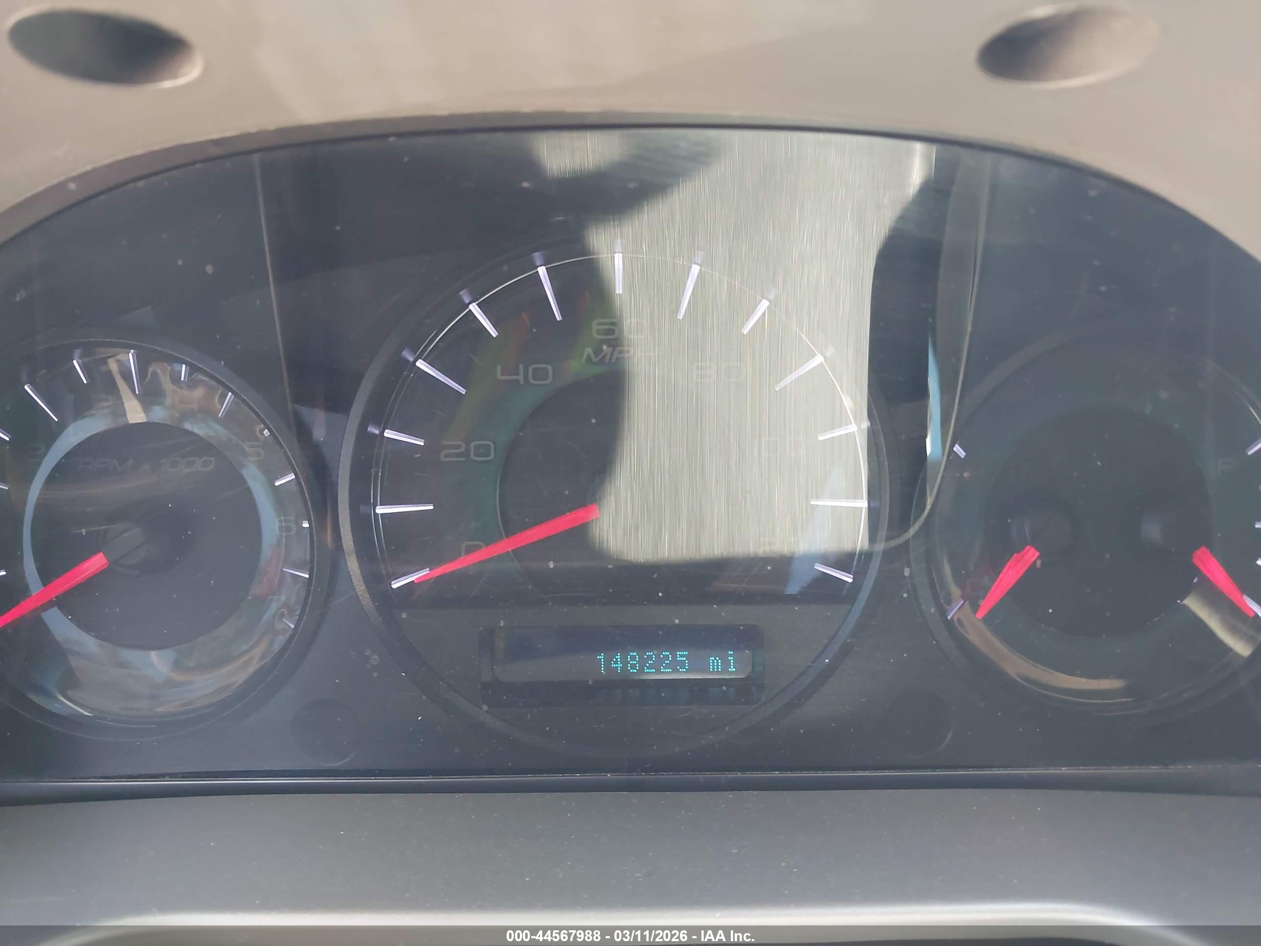 FORD FUSION image 7