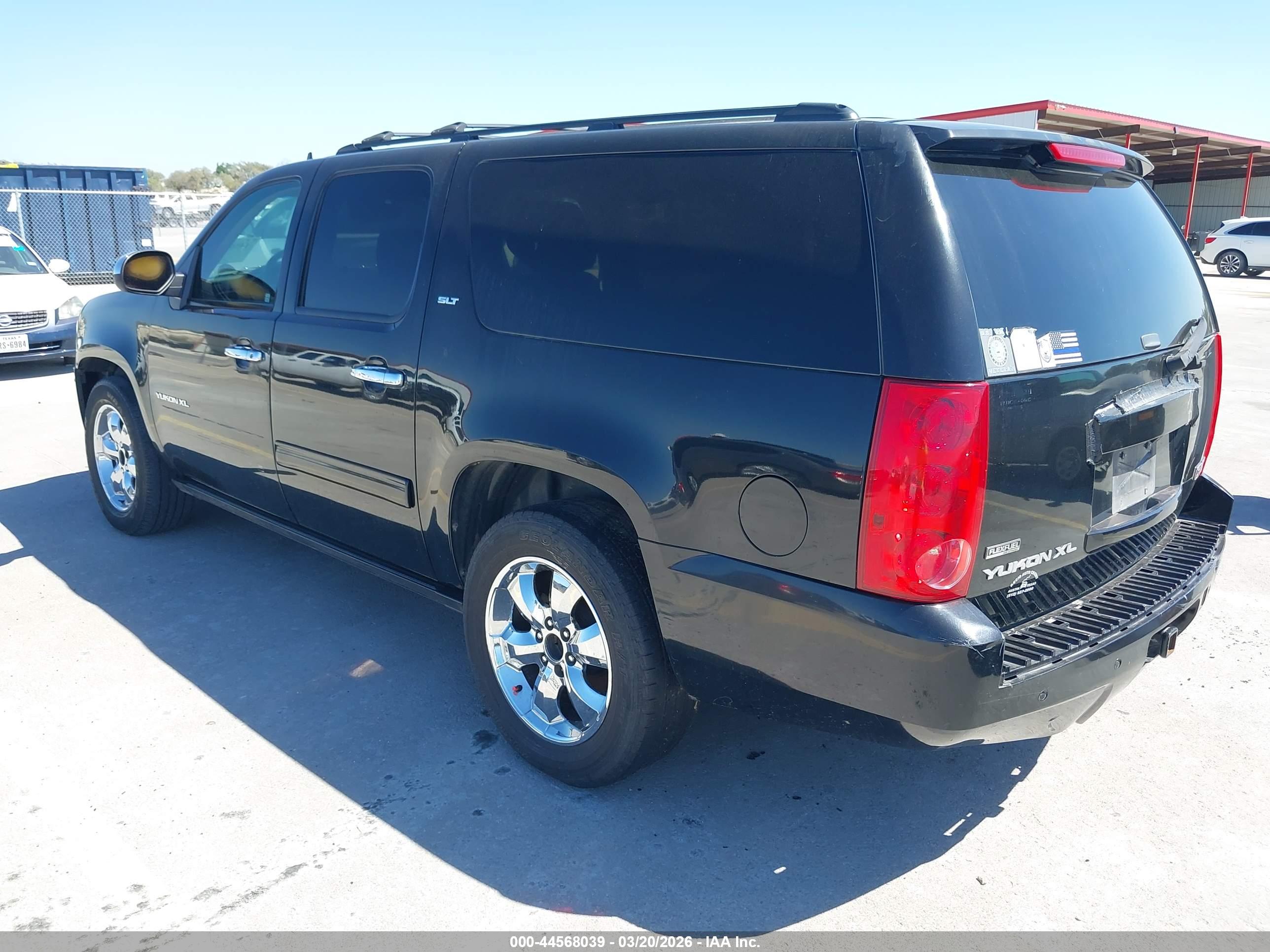 GMC YUKON image 3