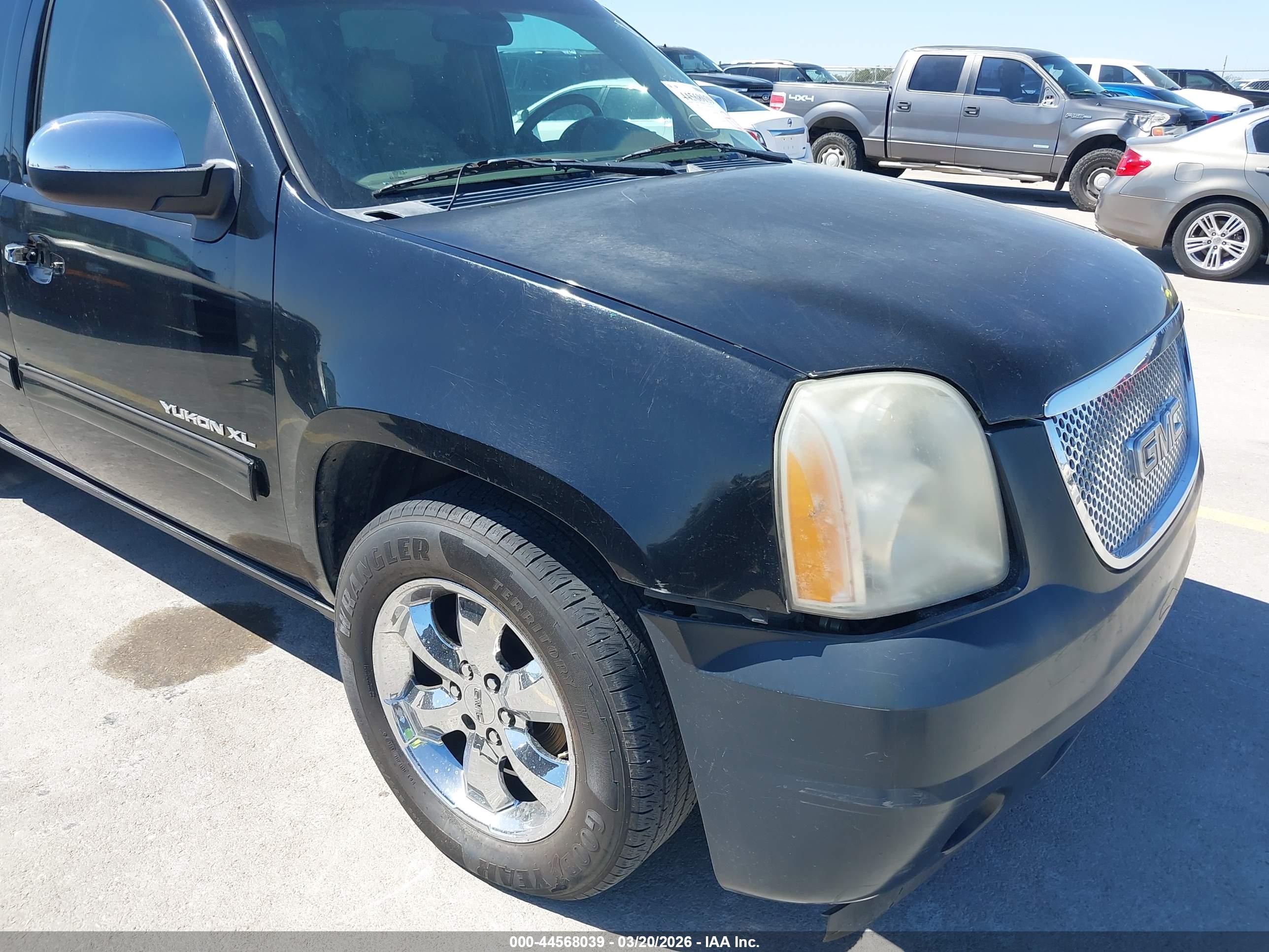 GMC YUKON image 6