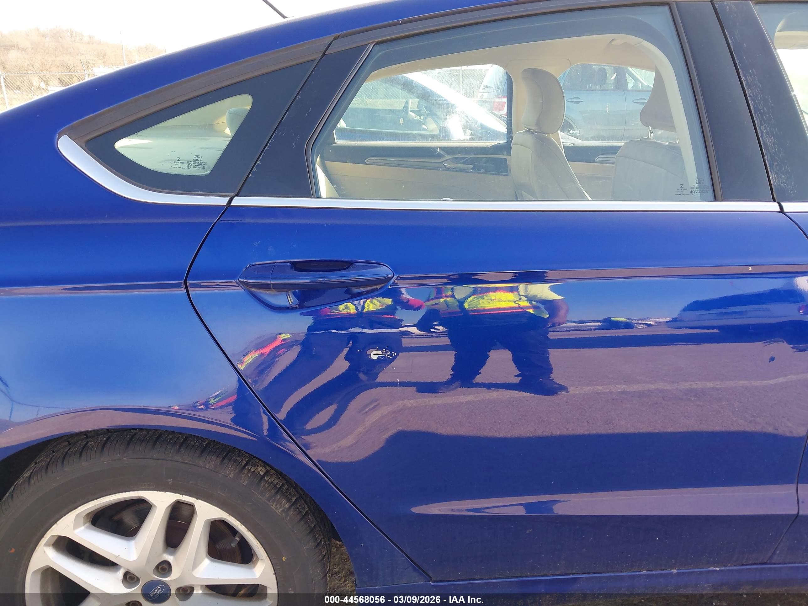 FORD FUSION image 6