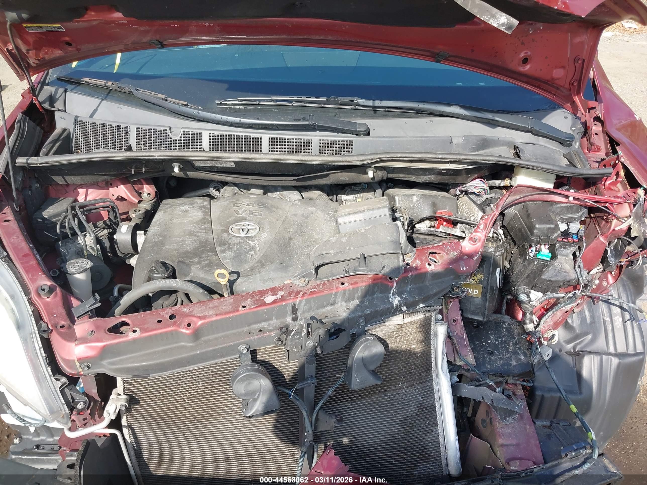 TOYOTA SIENNA image 10
